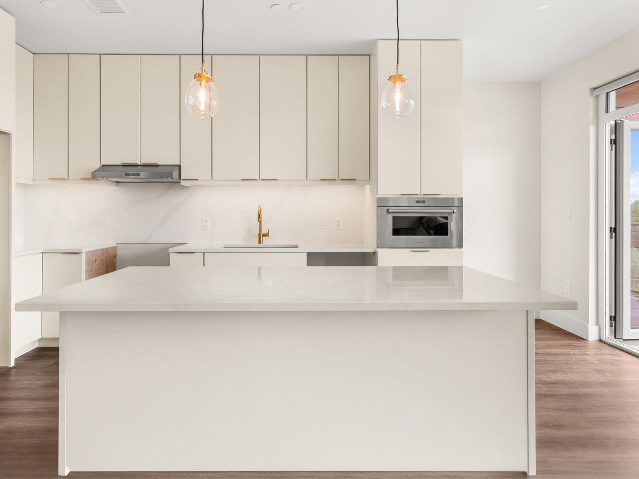 Burlington, Vermont, 05401, United States, 1 Bedroom Bedrooms, ,Residential,For Sale,1711937
