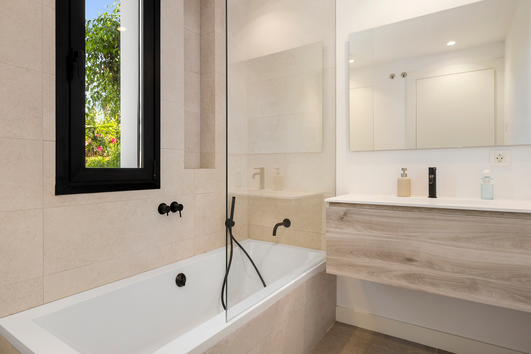  Newly Built Villa a Short Walk to the Beach in the Prestigious Marbesa Area - 物件實景