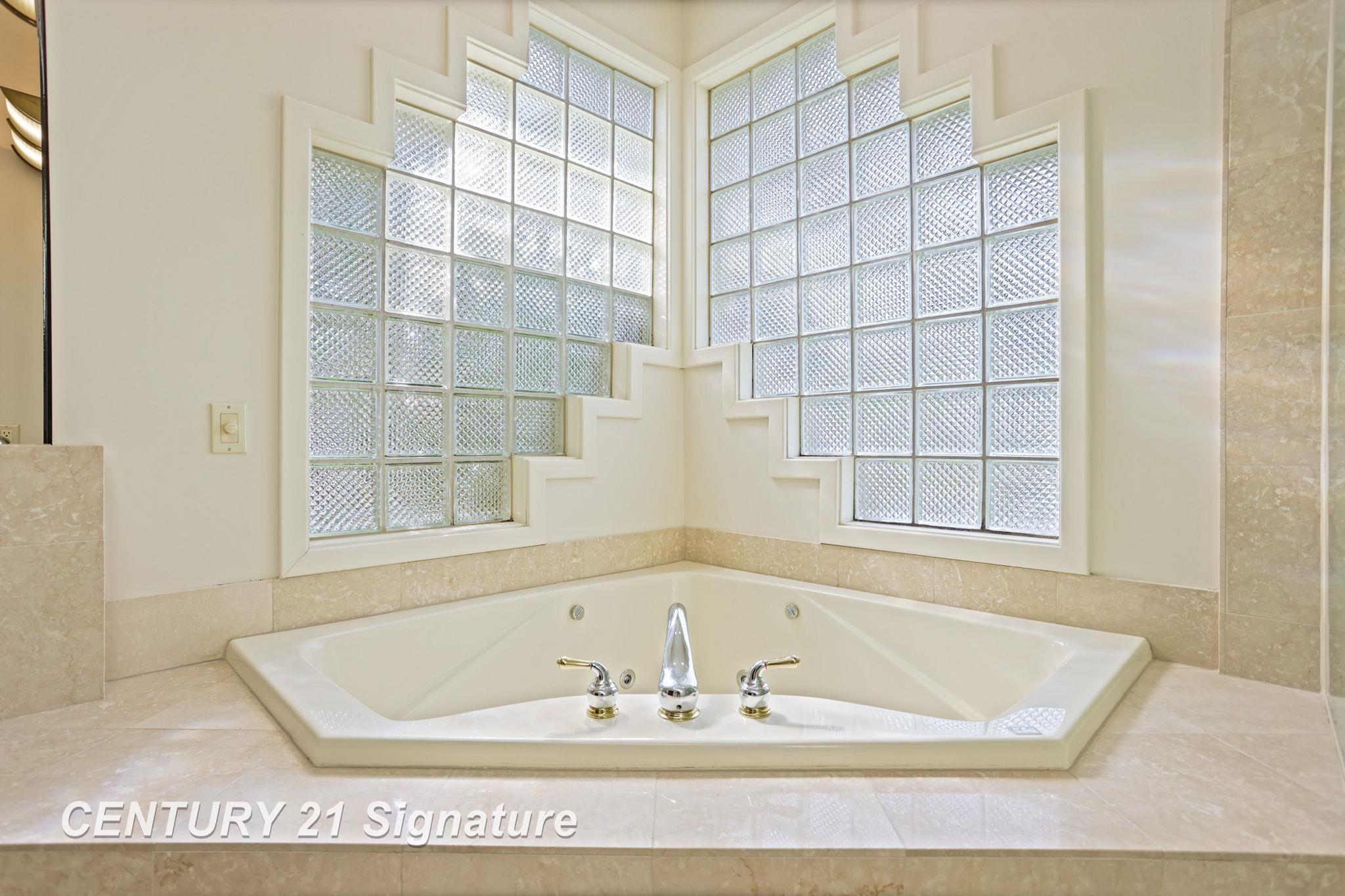 Saginaw, Michigan, 48603, United States, 4 Bedrooms Bedrooms, ,4 BathroomsBathrooms,Residential,For Sale,1979147