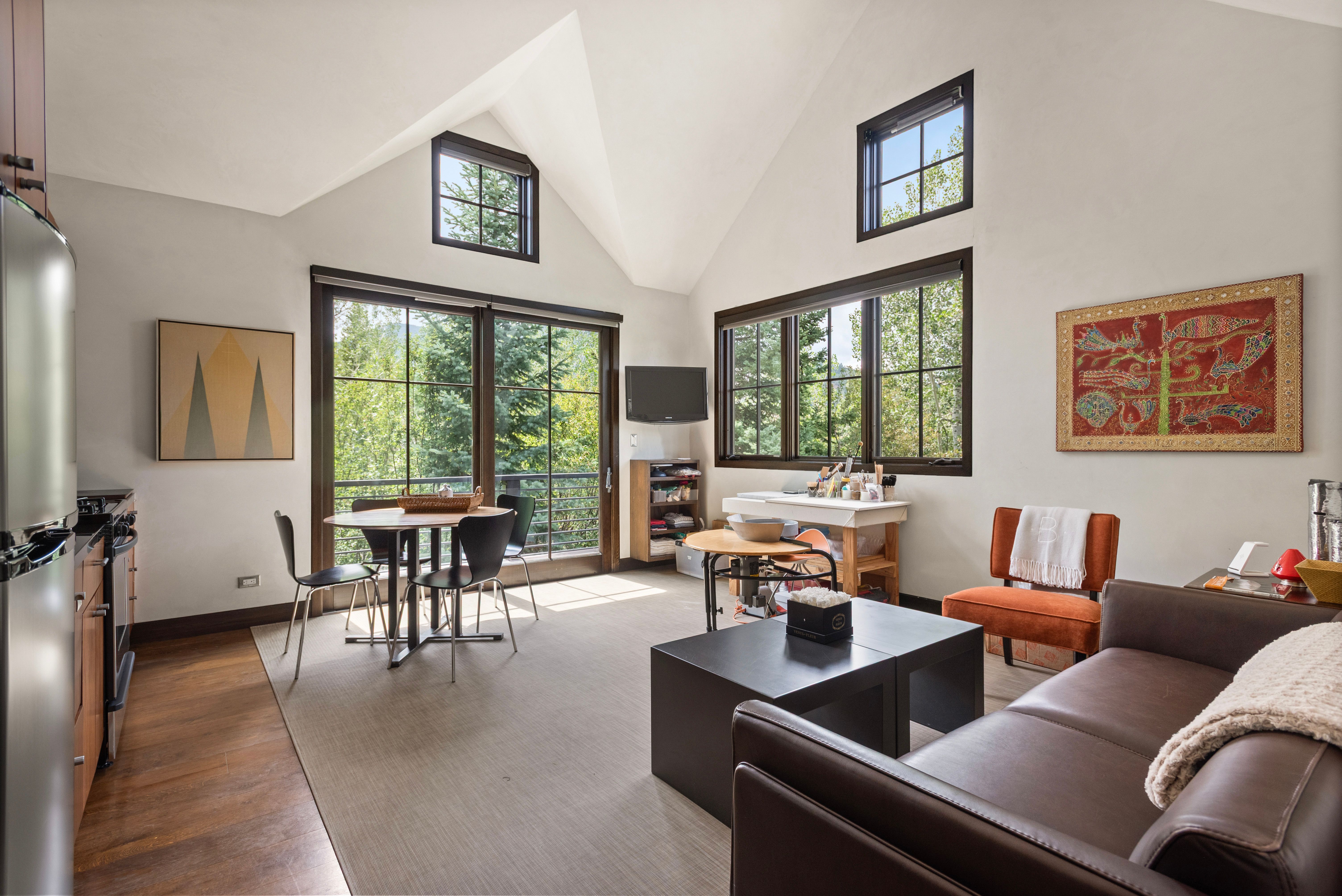  Mountain Contemporary Estate in Five Trees - 物件實景