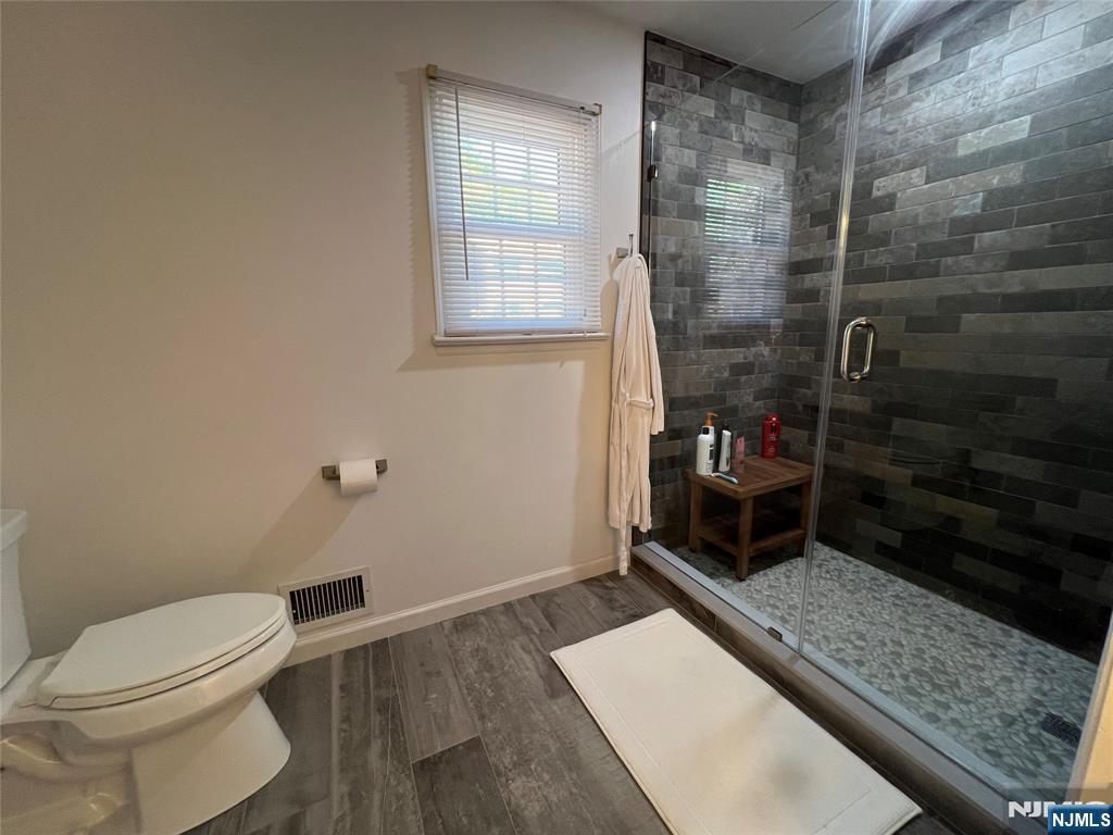 Pompton Lakes, New Jersey, 07442, United States, 3 Bedrooms Bedrooms, ,3 BathroomsBathrooms,Residential,For Sale,1924914
