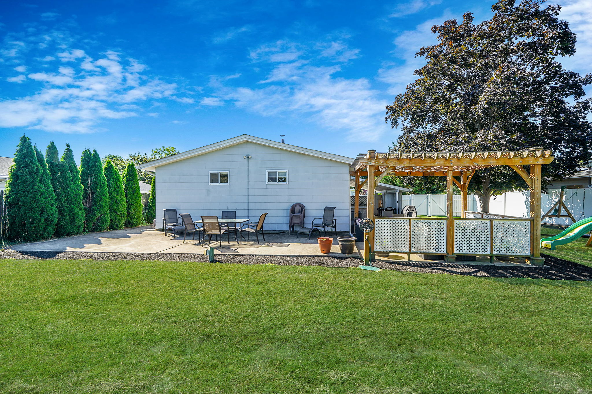Selden, New York, 11784, United States, 3 Bedrooms Bedrooms, ,2 BathroomsBathrooms,Residential,For Sale,1928294