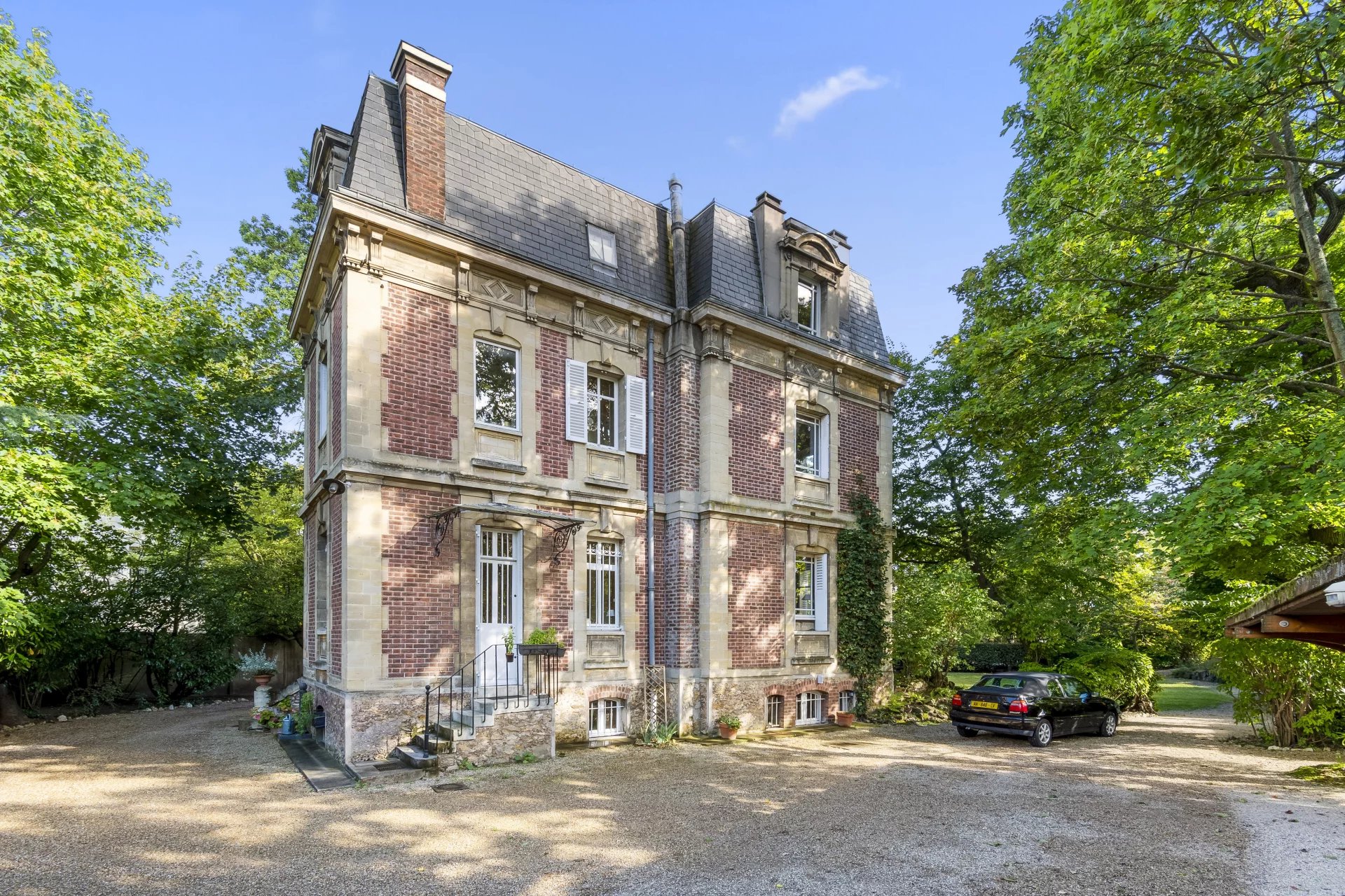 Le Vésinet, Île-de-France, 78110, FR, 6 Bedrooms Bedrooms, ,5 BathroomsBathrooms,Residential,For Sale,1994768