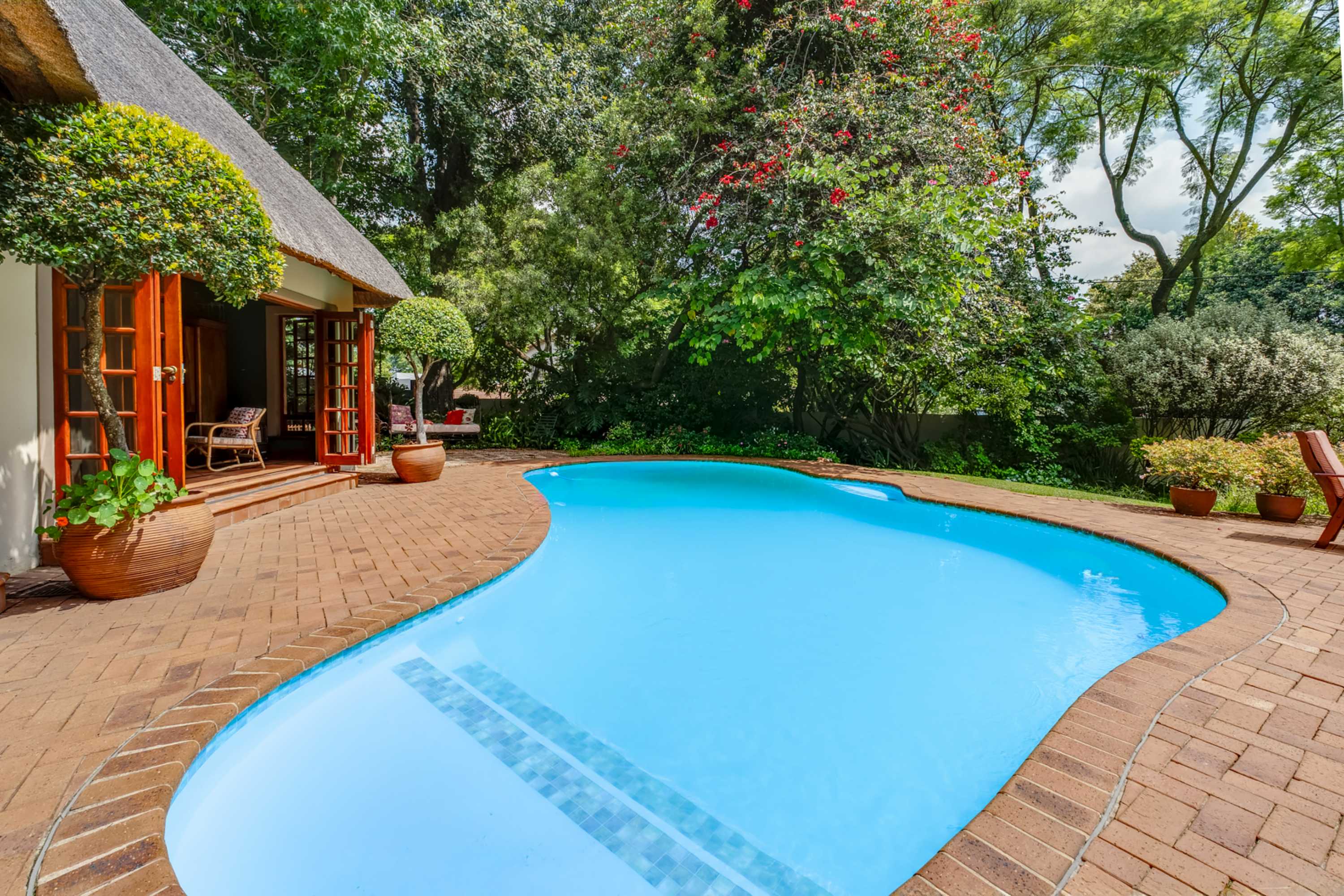  Modern Thatched Family Home For The Executive Buyer - 物件實景