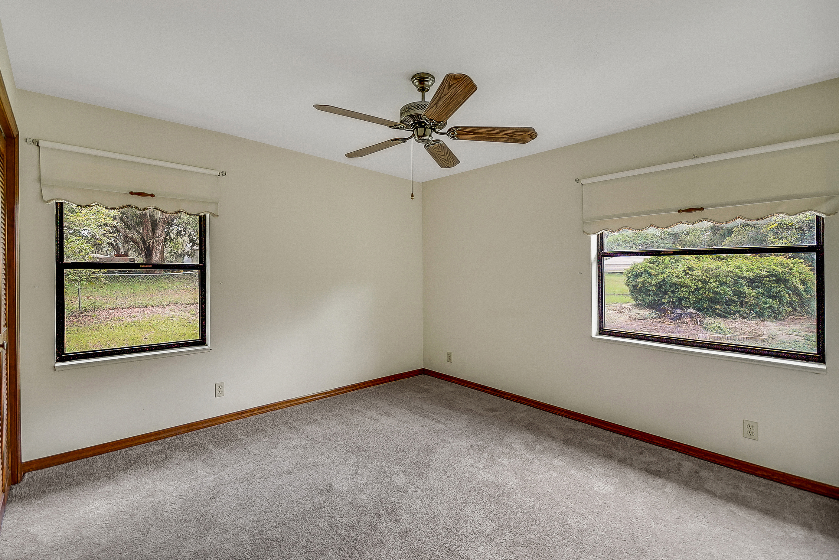 Lady Lake, Florida, 32159, United States, 4 Bedrooms Bedrooms, ,2 BathroomsBathrooms,Residential,For Sale,1873535