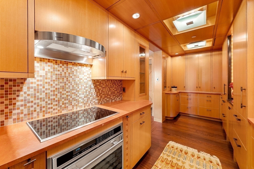 Boston, Massachusetts, 02116, United States, 1 Bedroom Bedrooms, ,2 BathroomsBathrooms,Residential,For Sale,1787577