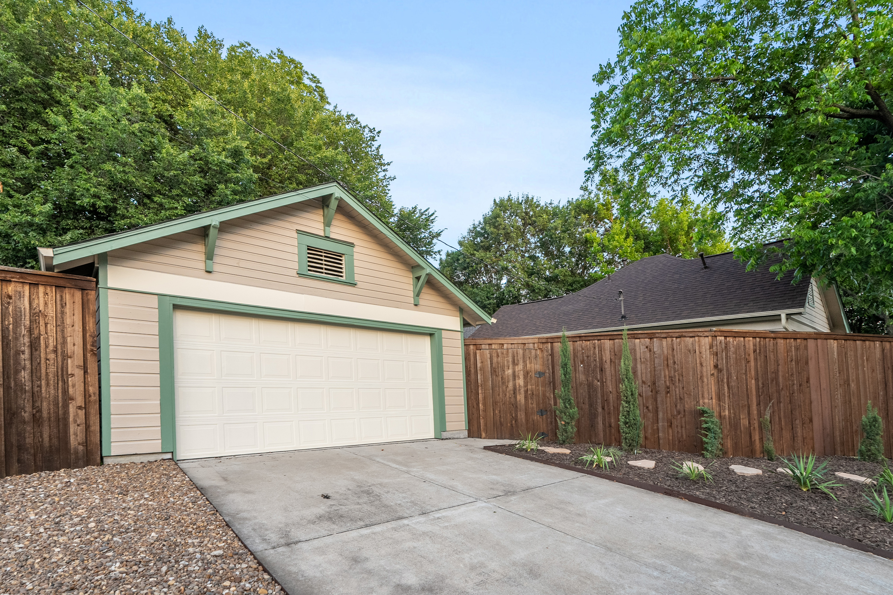  Classic East Dallas Craftsman with Refined Modern Updates - 物件實景