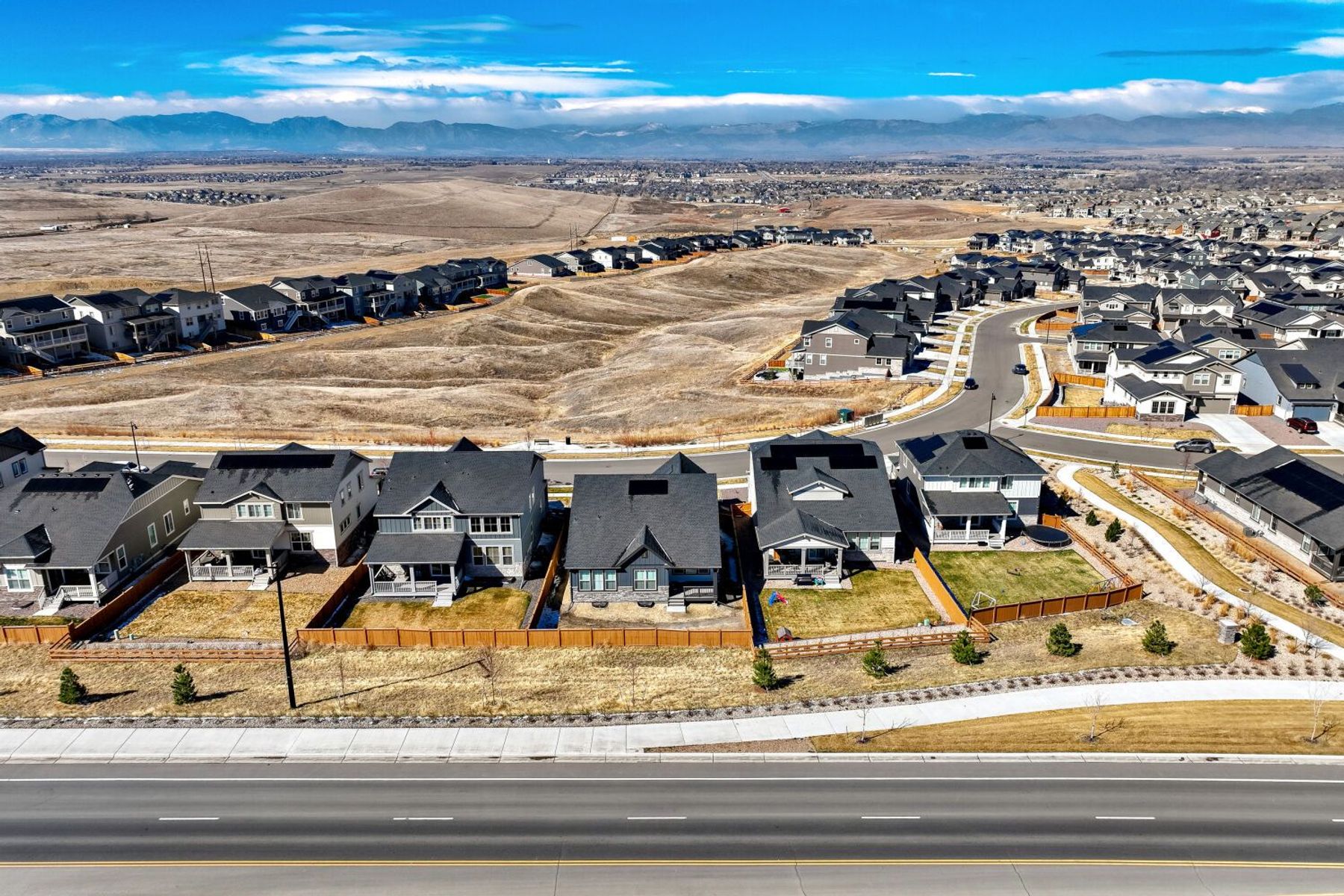  Single-level living, new construction, and sweeping Front Range views - 物件實景