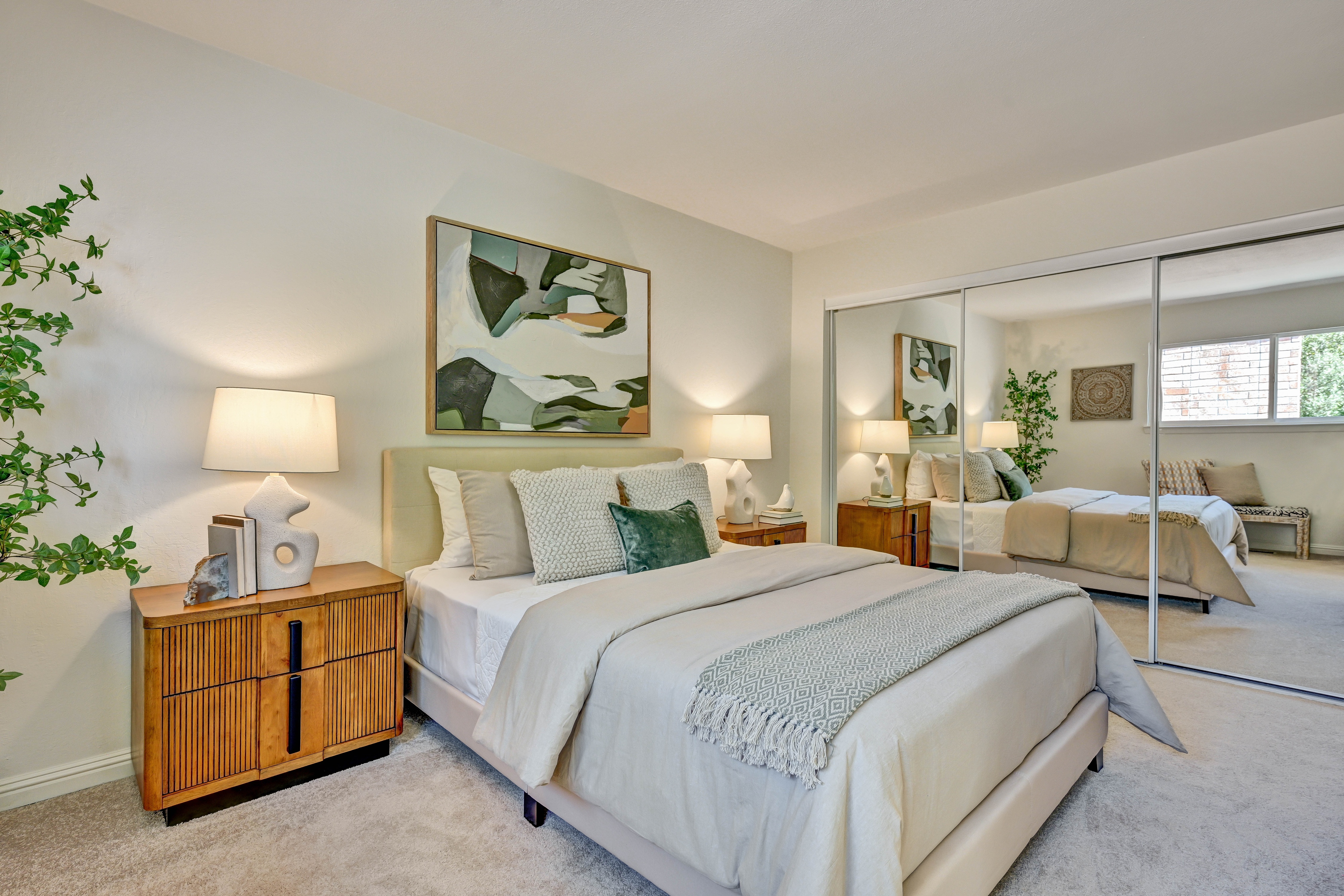  Charming Rolling Green Townhome with Distinctive Character - 物件實景