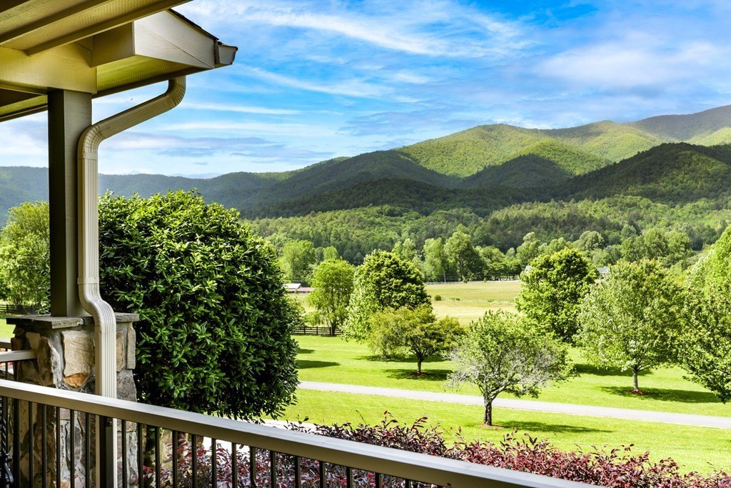 Hayesville, North Carolina, 28904, United States, 4 Bedrooms Bedrooms, ,4 BathroomsBathrooms,Residential,For Sale,1879650
