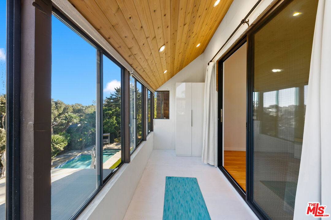 Malibu, California, 90265, United States, 3 Bedrooms Bedrooms, ,3 BathroomsBathrooms,Residential,For Sale,1949478