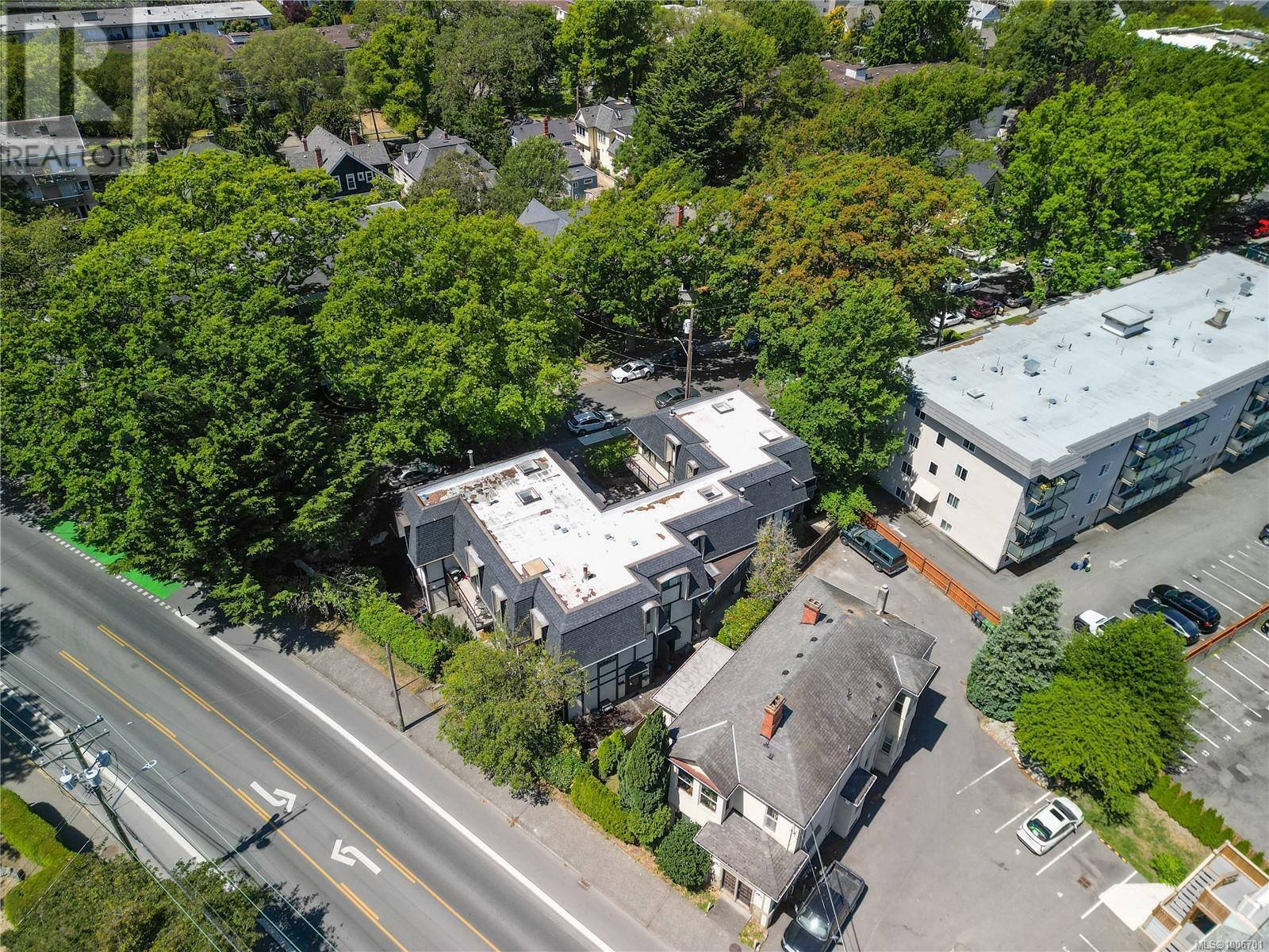VICTORIA, British Columbia, V8S 1Z5, CA, 3 Bedrooms Bedrooms, ,2 BathroomsBathrooms,Residential,For Sale,1885281