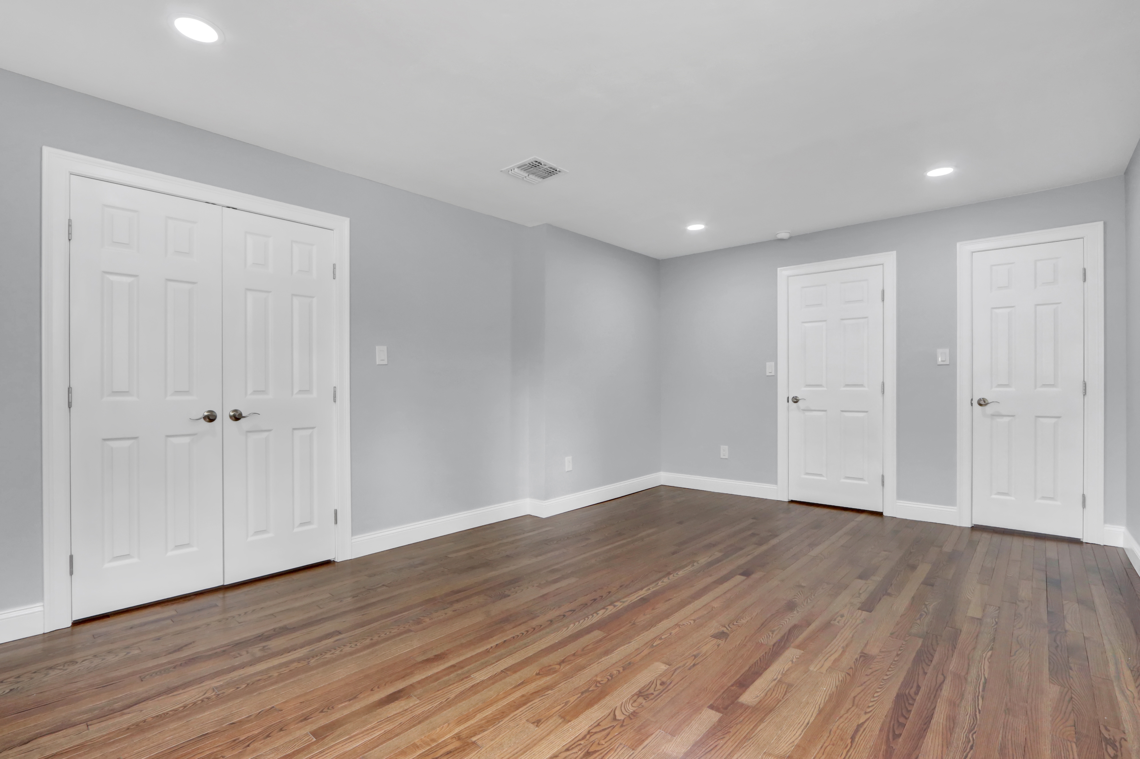 West Islip, New York, 11795, United States, 3 Bedrooms Bedrooms, ,2 BathroomsBathrooms,Residential,For Sale,1920311