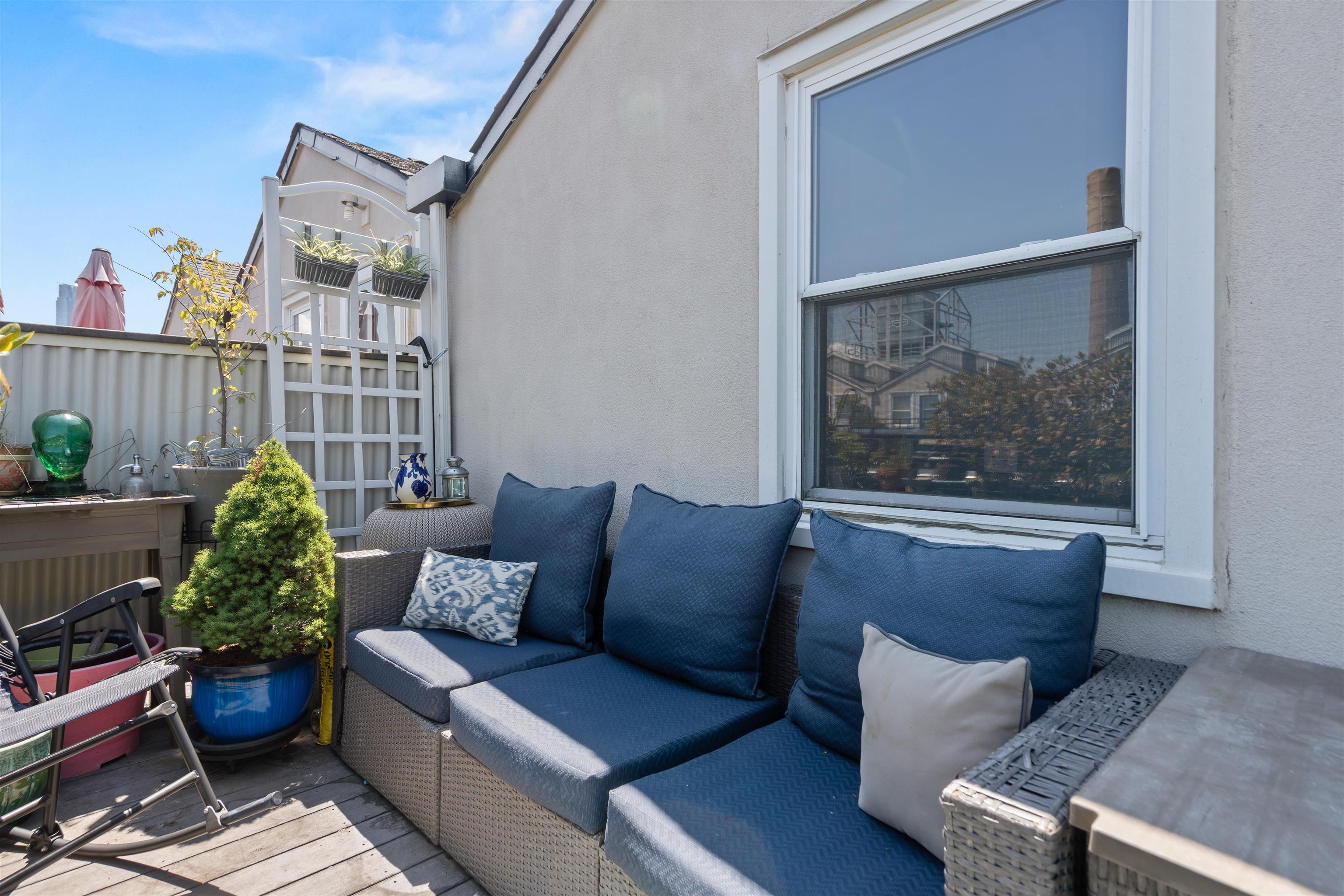 Jersey City, New Jersey, 07302, United States, 2 Bedrooms Bedrooms, ,2 BathroomsBathrooms,Residential,For Sale,1927516