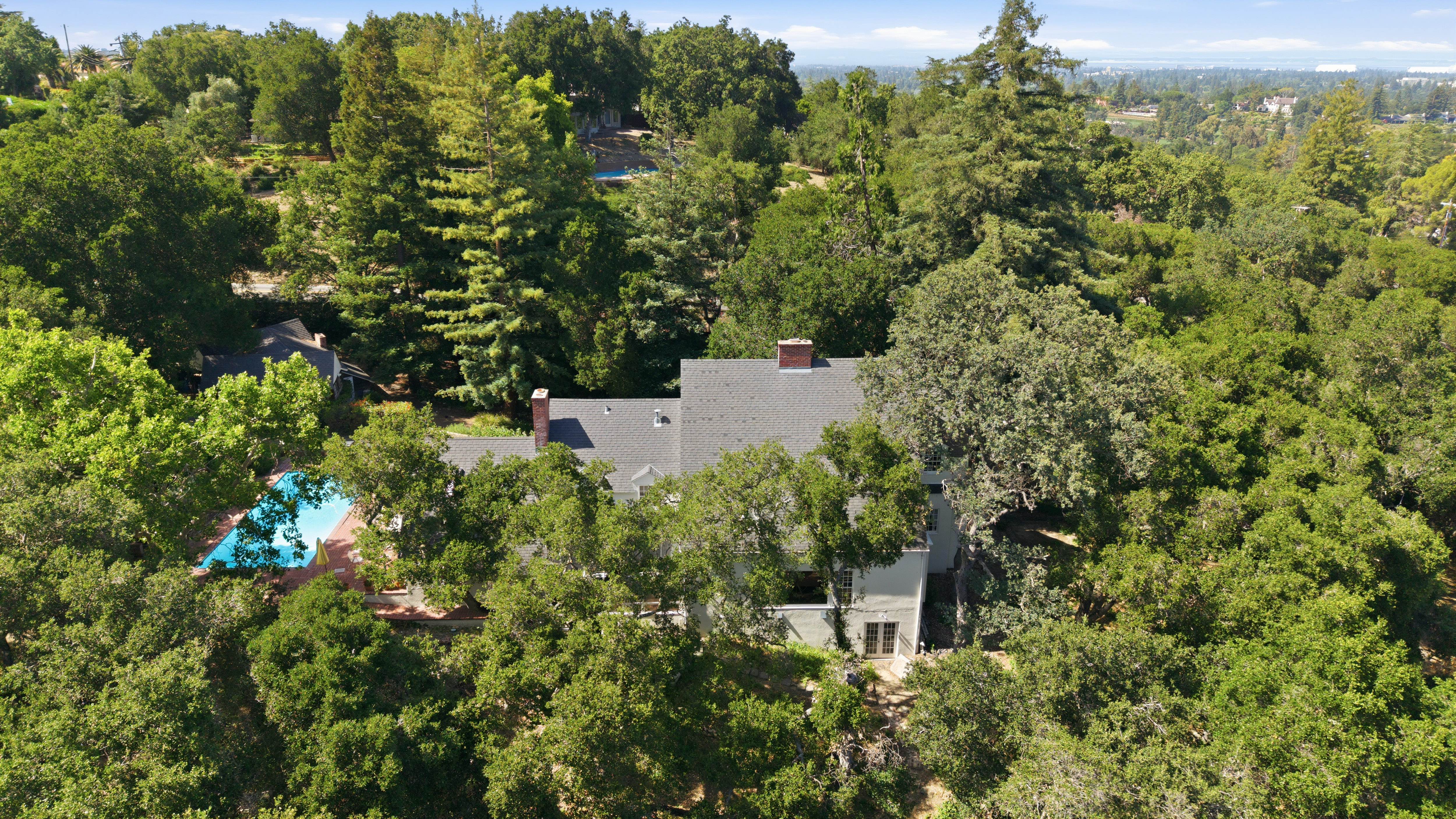  Extraordinary Acre Estate with Development Potential in a Prime Location - 物件實景