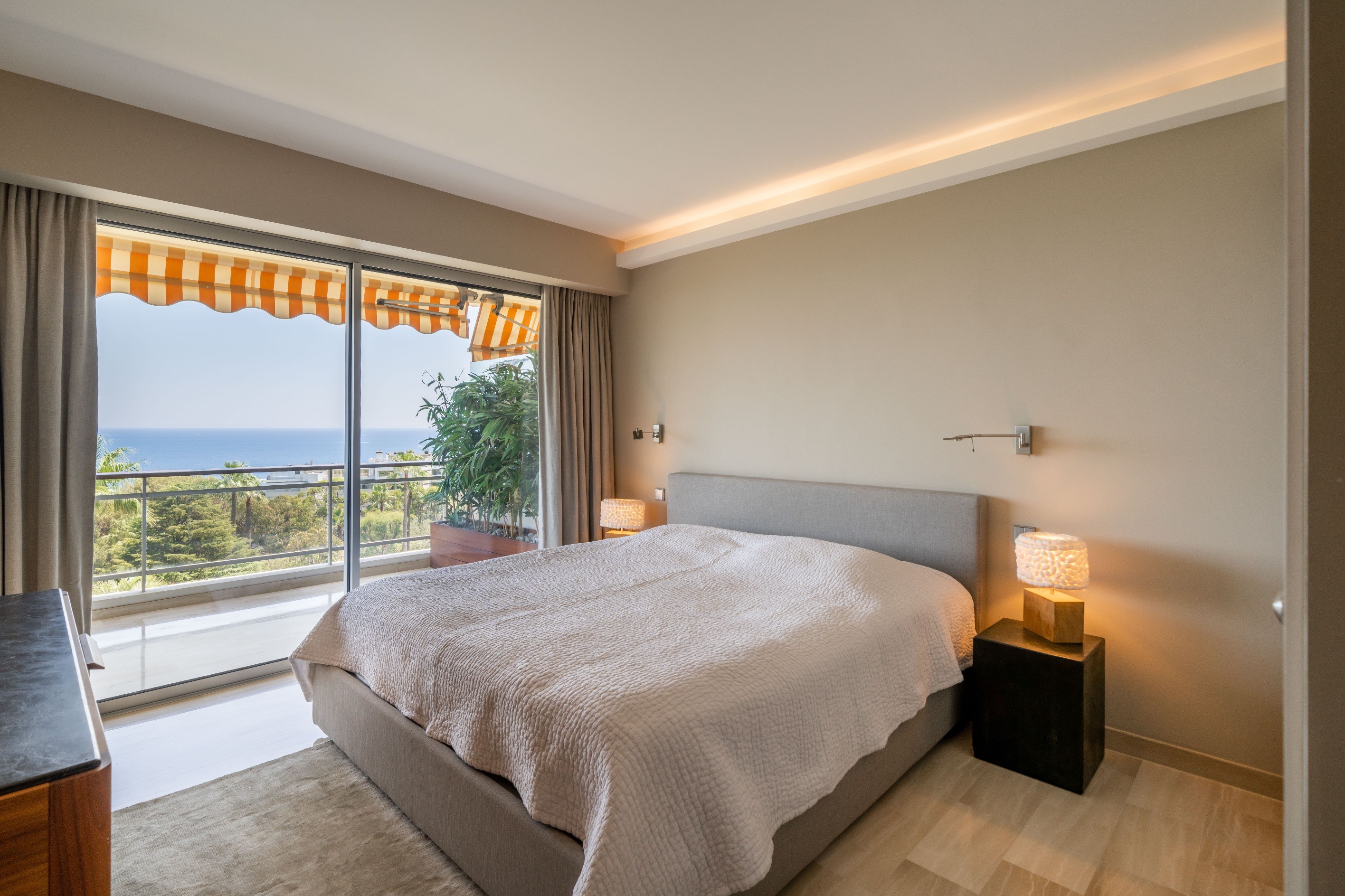  Panoramic Mediterranean views from a 150 sq m apartment near Cannes - 物件實景