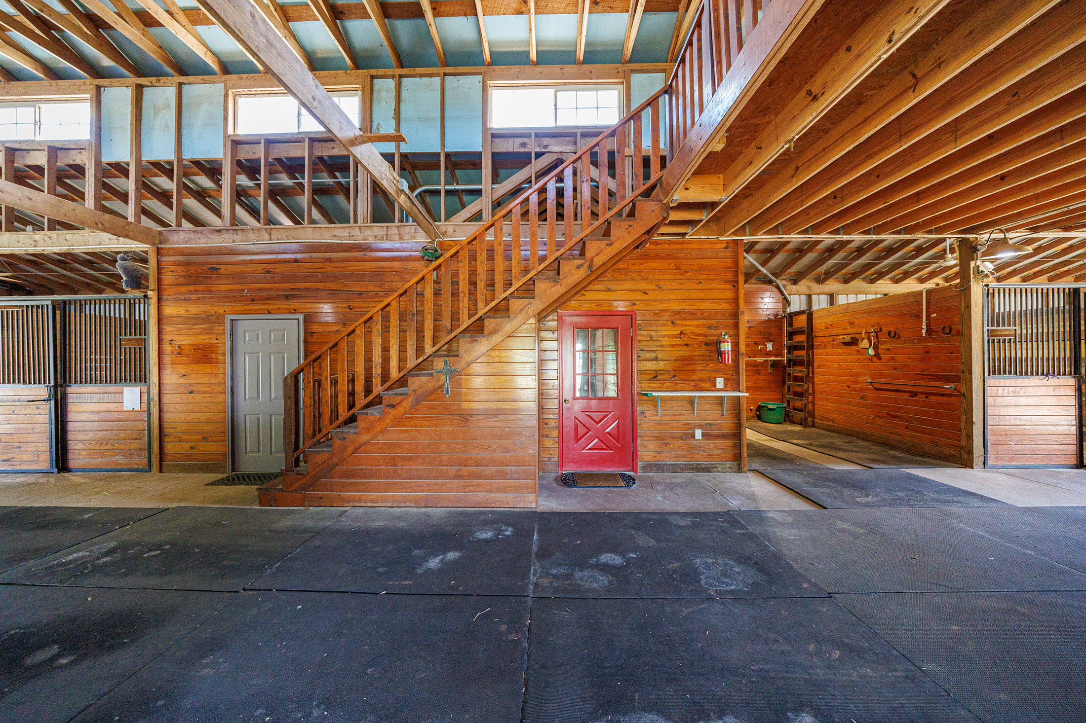  Exceptional Equestrian Estate: A Rare Blend of Luxury, Functionality, and Charm - 物件實景