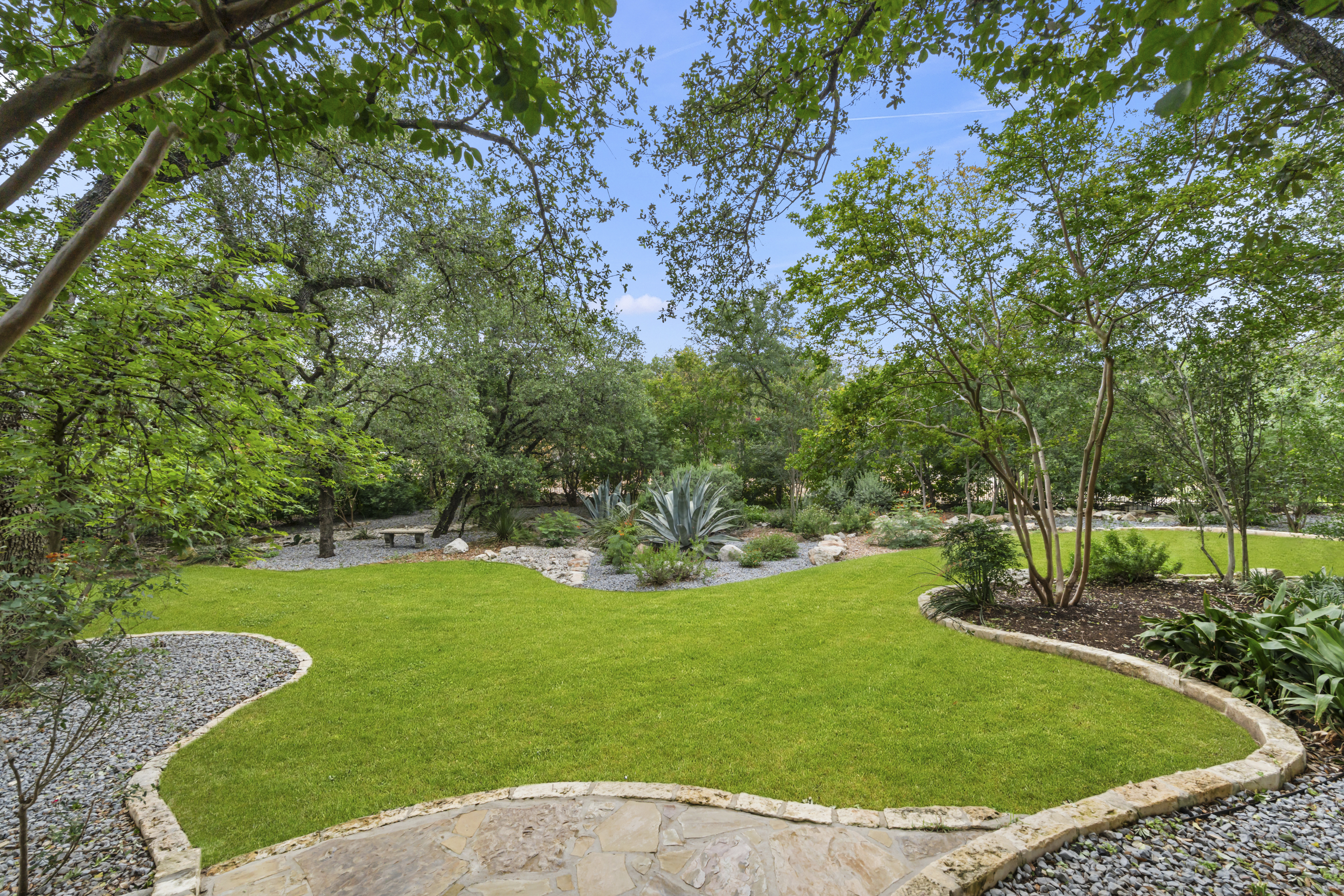  Grand Dominion Estate Showcasing Luxury, Privacy & Architectural Excellence - 物件實景