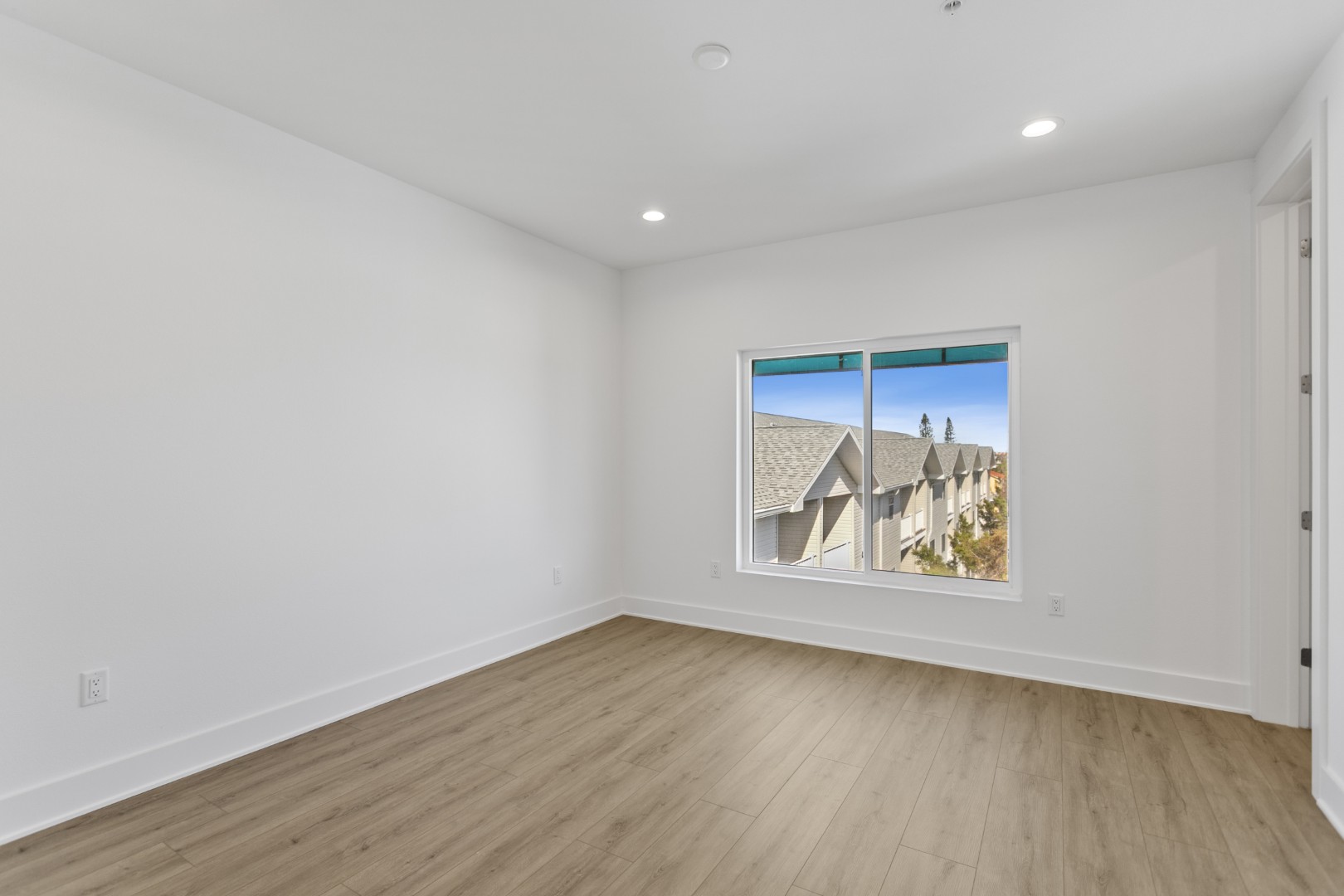 Madeira Beach, Florida, 33708, United States, 5 Bedrooms Bedrooms, ,4 BathroomsBathrooms,Residential,For Sale,1810583