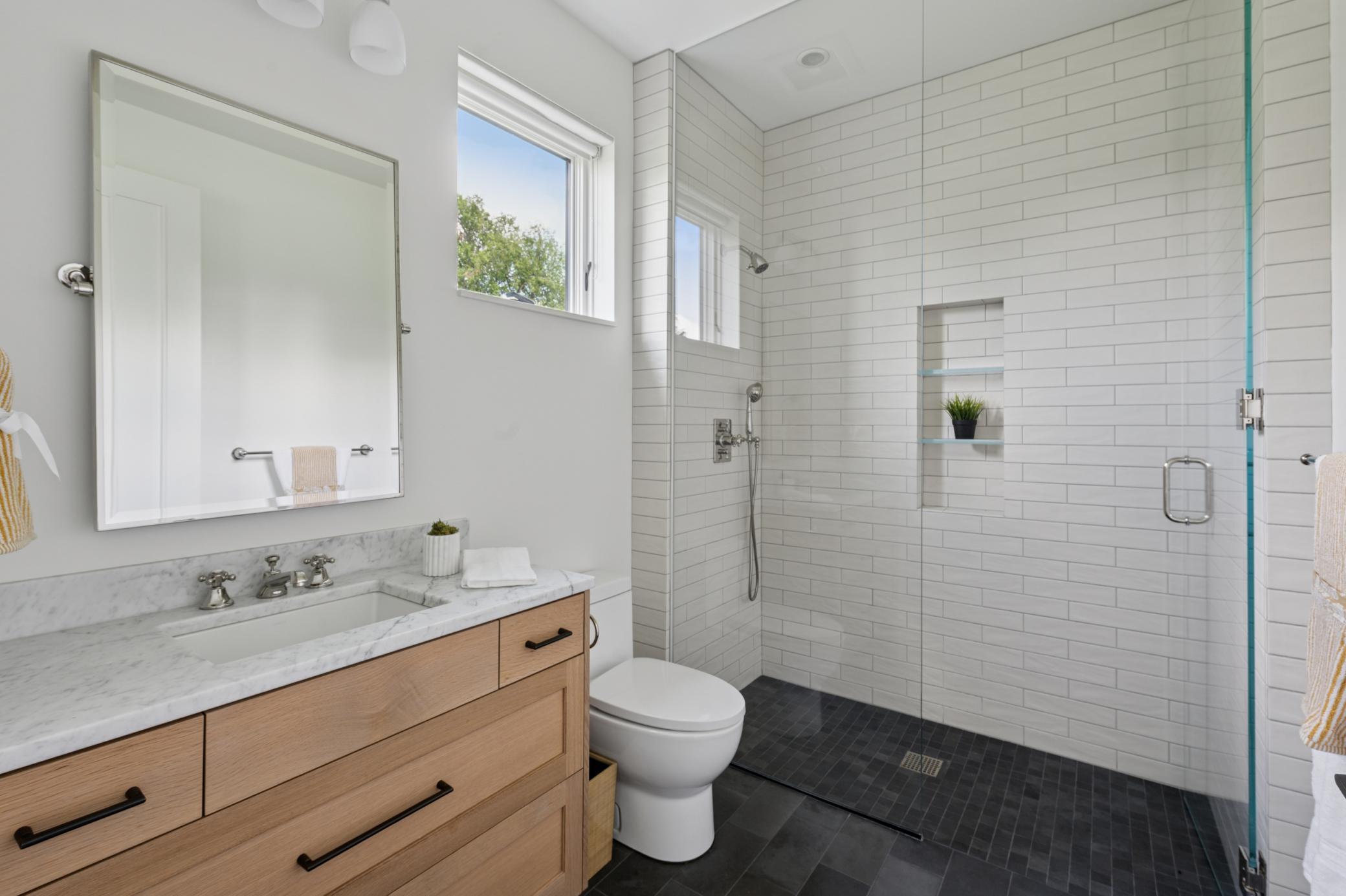 Minneapolis, Minnesota, 55405, United States, 5 Bedrooms Bedrooms, ,1 BathroomBathrooms,Residential,For Sale,1897759