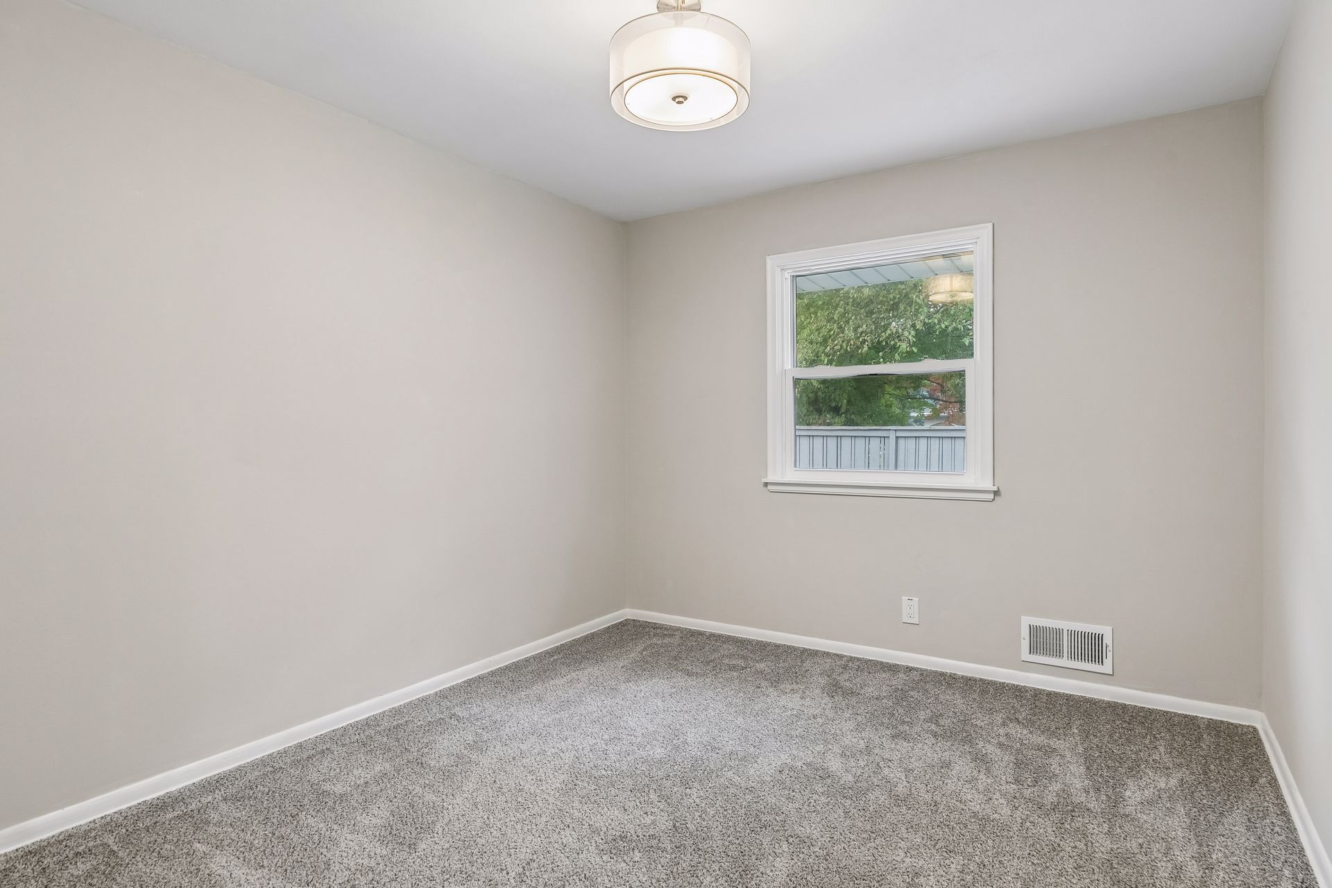  Modern Updates Meet Classic Roseville Living - 物件實景