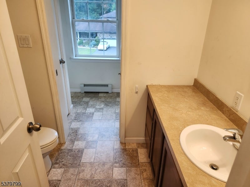 Fairfield Twp., New Jersey, 07004, United States, 3 Bedrooms Bedrooms, ,3 BathroomsBathrooms,Residential,For Sale,1977610