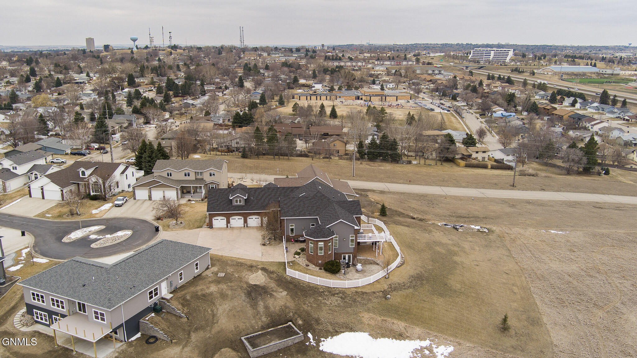 Bismarck, North Dakota, 58501, United States, 4 Bedrooms Bedrooms, ,4 BathroomsBathrooms,Residential,For Sale,2038873