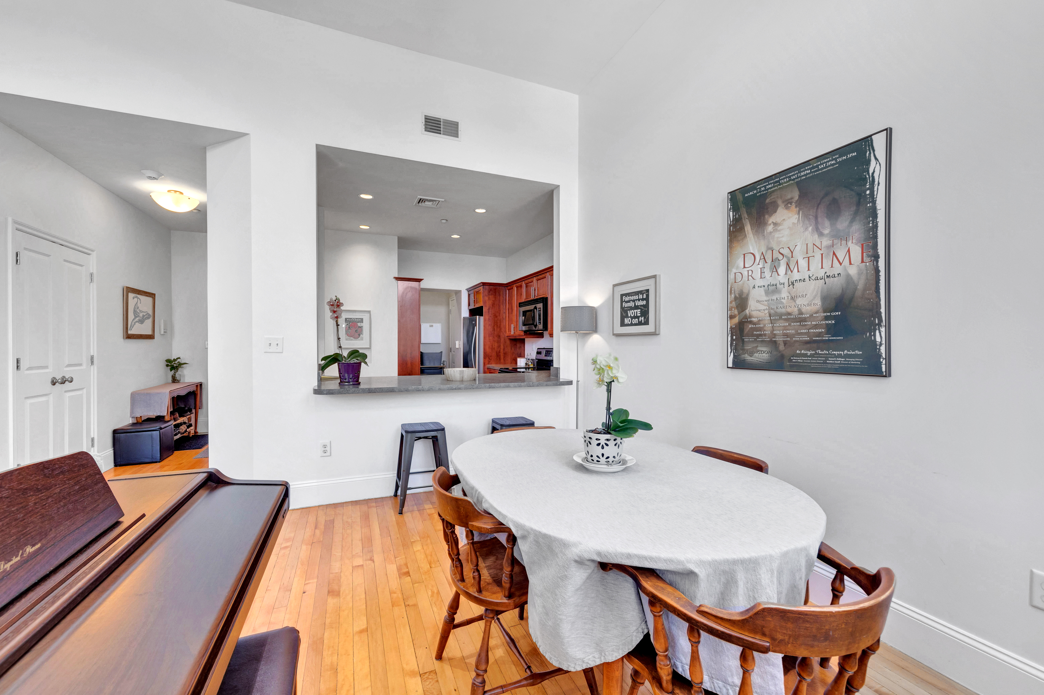  122 Sharon Street, Unit 203, Medford, MA, 02155 - 物件實景
