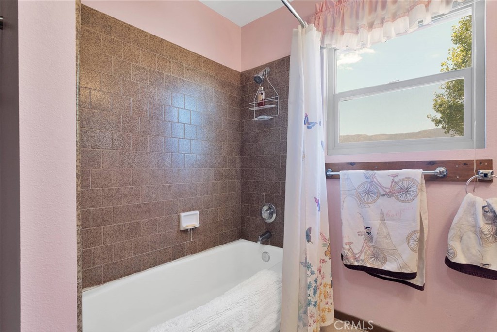 Lucerne Valley, California, 92356, United States, 6 Bedrooms Bedrooms, ,5 BathroomsBathrooms,Residential,For Sale,1986266