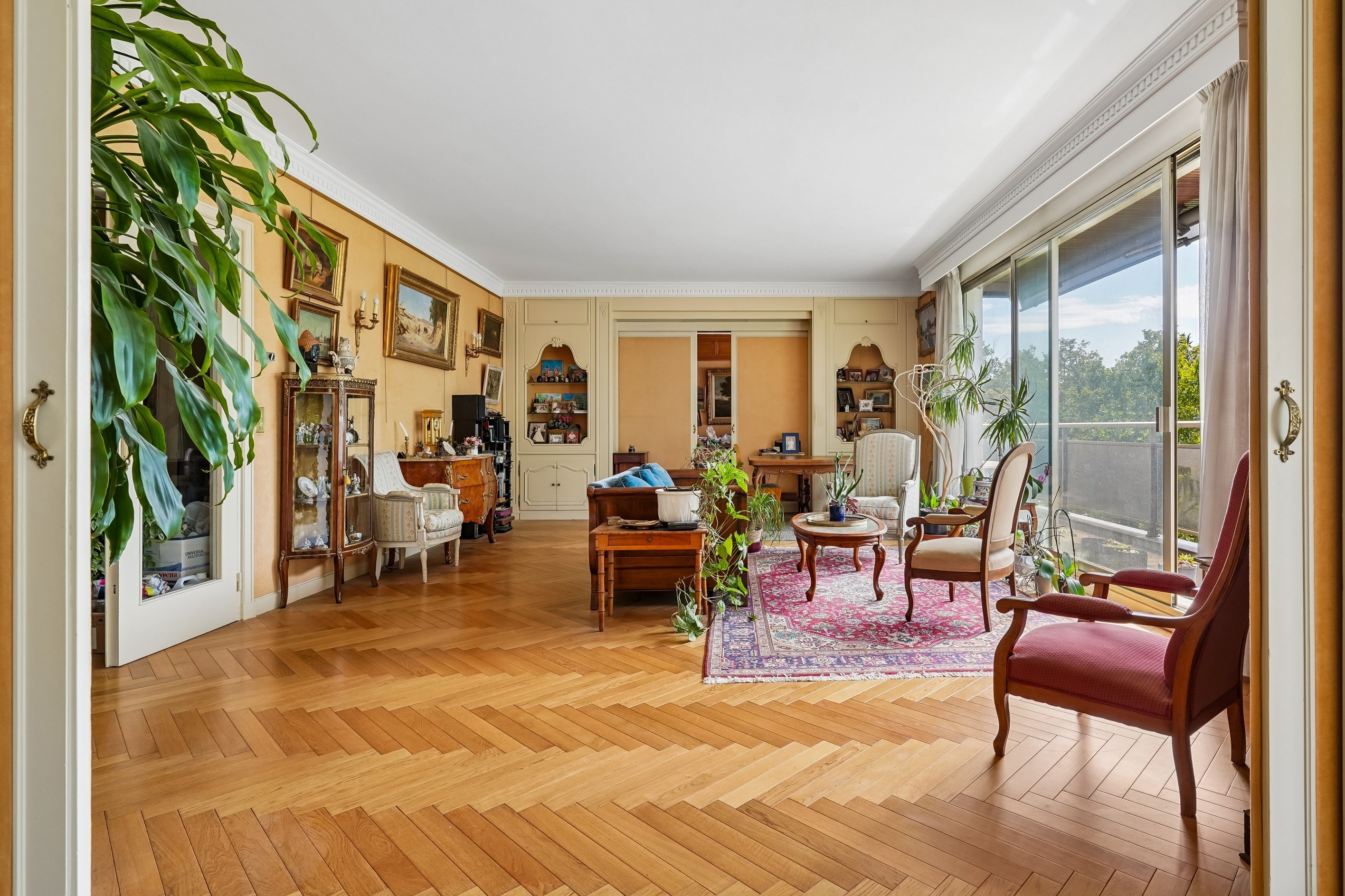  An elegant family residence with balcony, filled with natural light - 物件實景