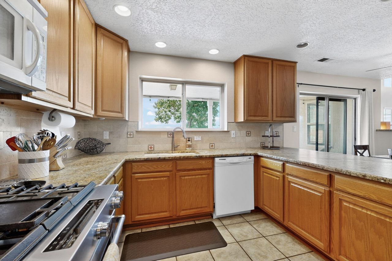 Albuquerque, New Mexico, 87122, United States, 4 Bedrooms Bedrooms, ,3 BathroomsBathrooms,Residential,For Sale,1964200