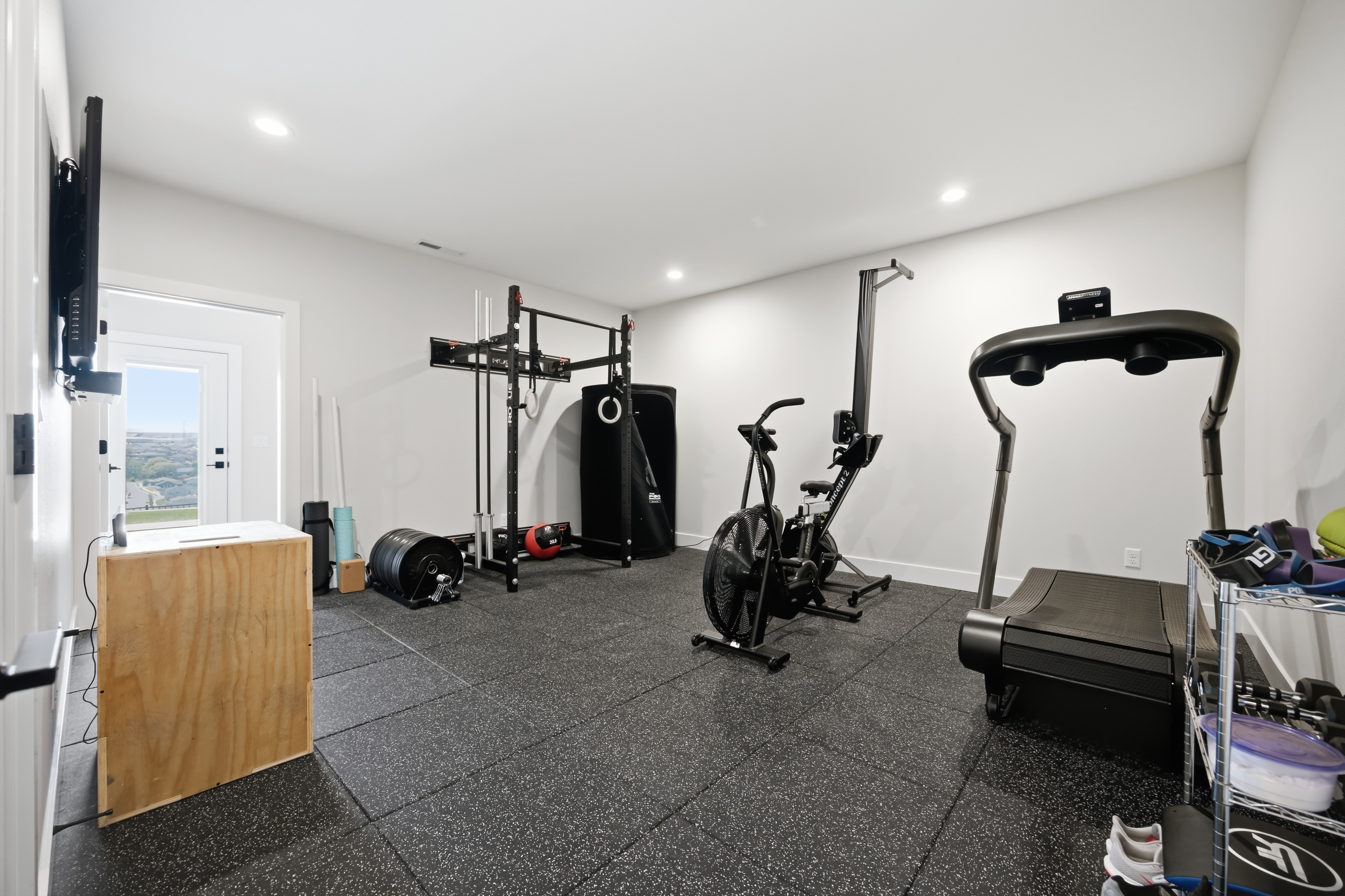  Discover This Stunning Resale Prodigy Homes Aria Basement Model - 物件實景