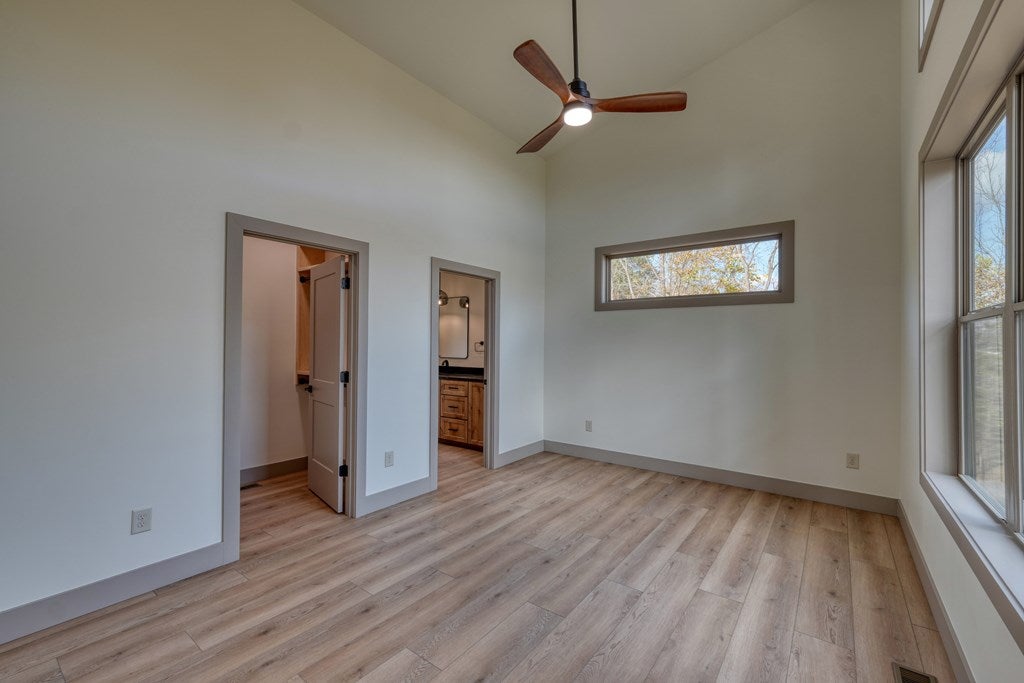 Hayesville, North Carolina, 28904, United States, 3 Bedrooms Bedrooms, ,4 BathroomsBathrooms,Residential,For Sale,1839913