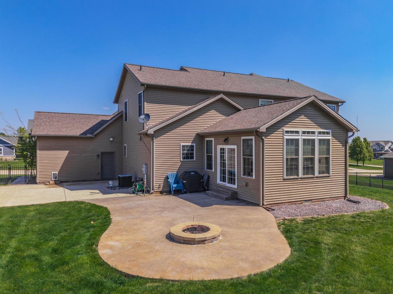 Bloomington, Illinois, 61705, United States, 5 Bedrooms Bedrooms, ,5 BathroomsBathrooms,Residential,For Sale,1817687