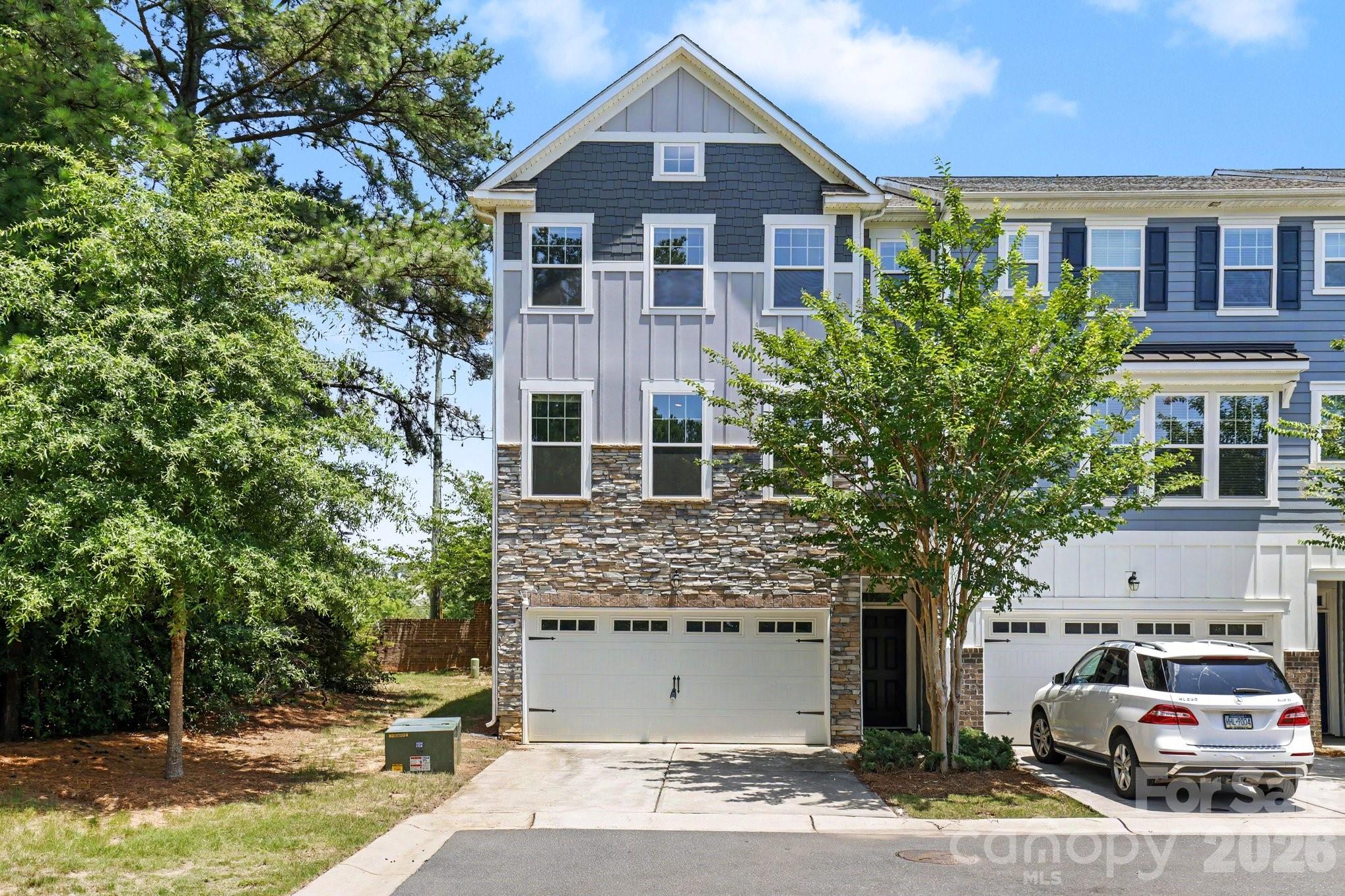 Holly Run Ln, Charlotte, NC 28277