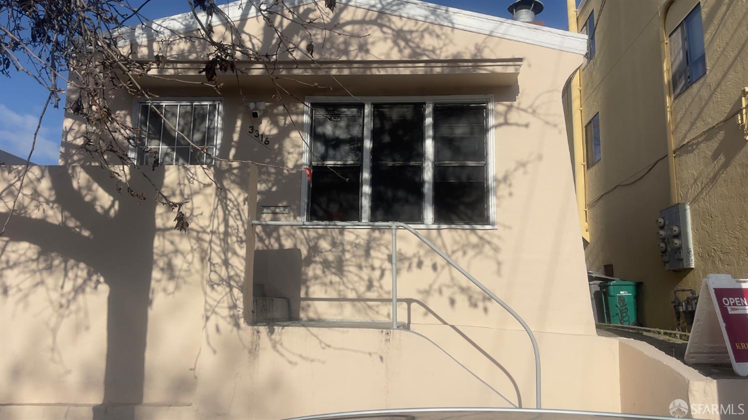 Oakland, California, 94602, United States, 2 Bedrooms Bedrooms, ,1 BathroomBathrooms,Residential,For Sale,2025747