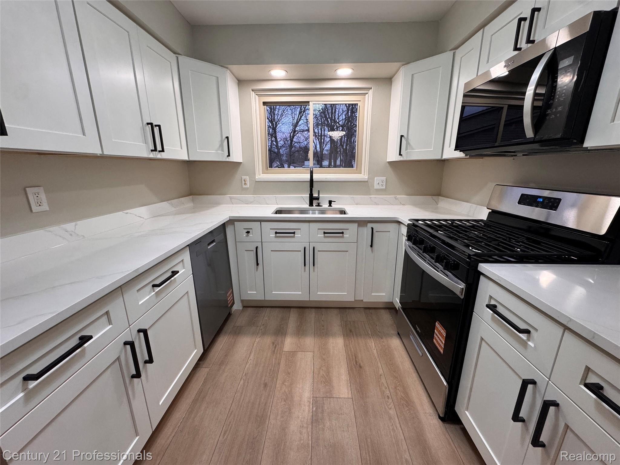 Troy, Michigan, 48085, United States, 4 Bedrooms Bedrooms, ,3 BathroomsBathrooms,Residential,For Sale,2009052