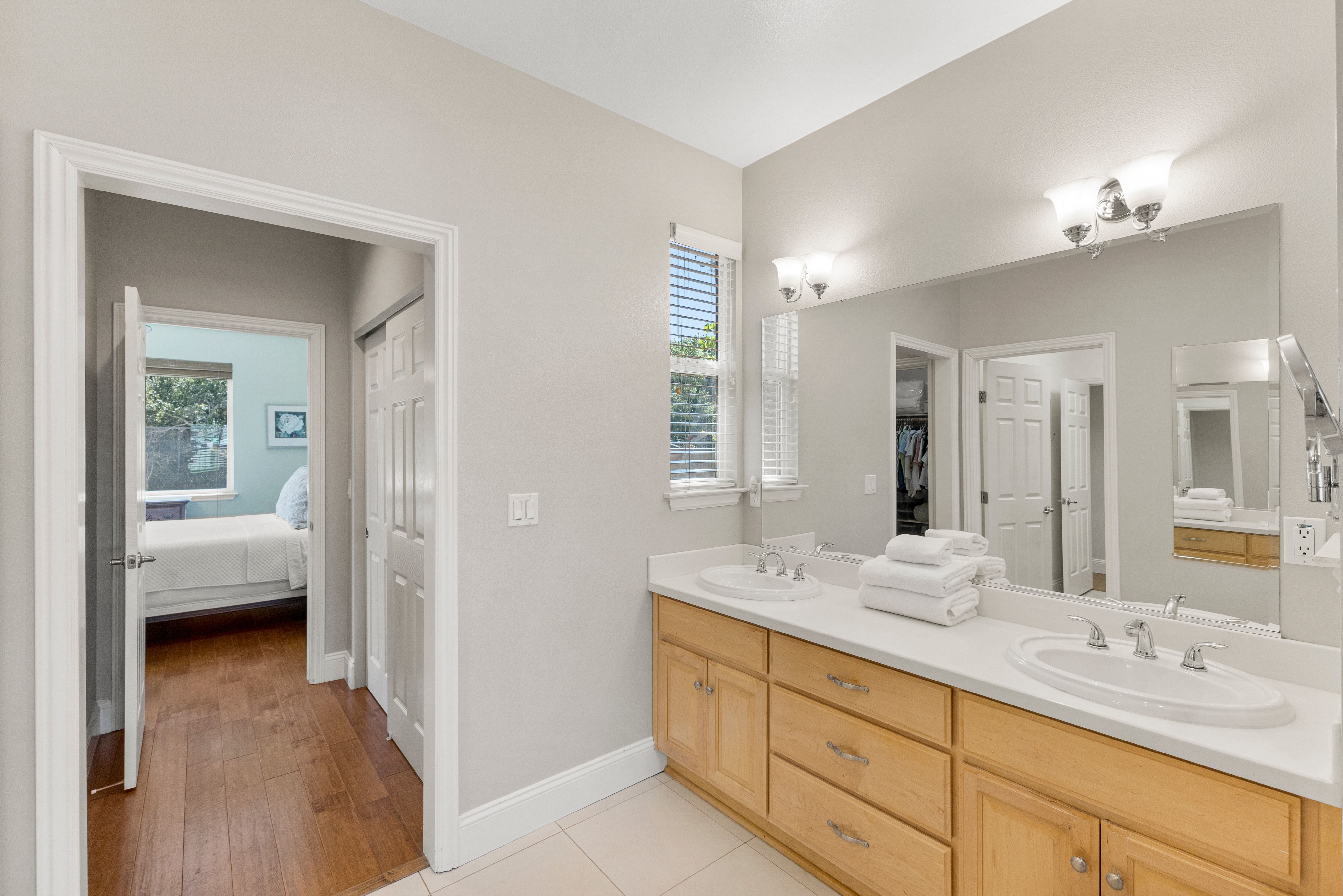  Custom Home on a Spectacular View Lot with Majestic Heritage Oak - 物件實景