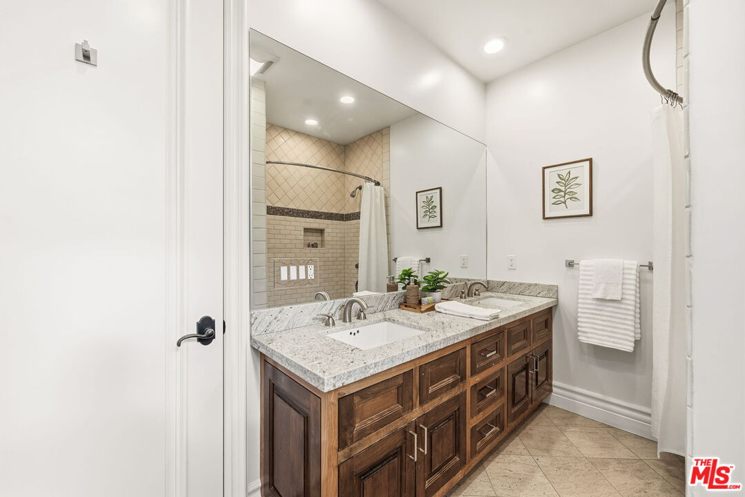 Encino, California, 91436, United States, 4 Bedrooms Bedrooms, ,3 BathroomsBathrooms,Residential,For Sale,1988091