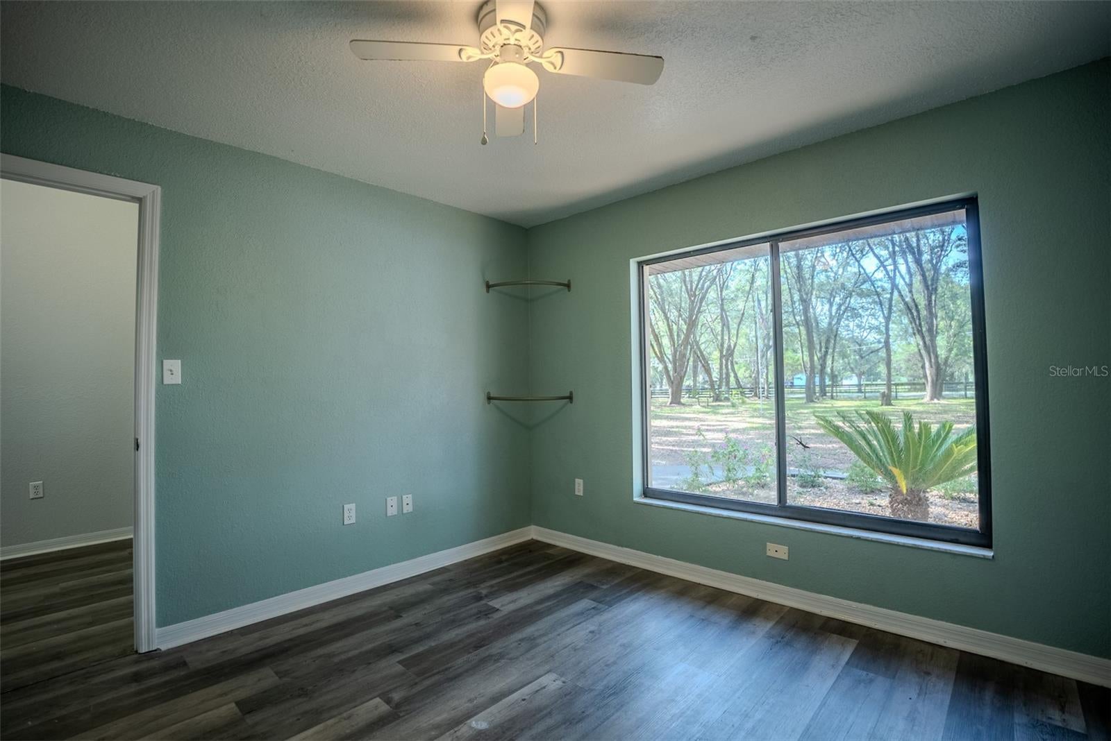 LADY LAKE, Florida, 32159, United States, 5 Bedrooms Bedrooms, ,3 BathroomsBathrooms,Residential,For Sale,1850305