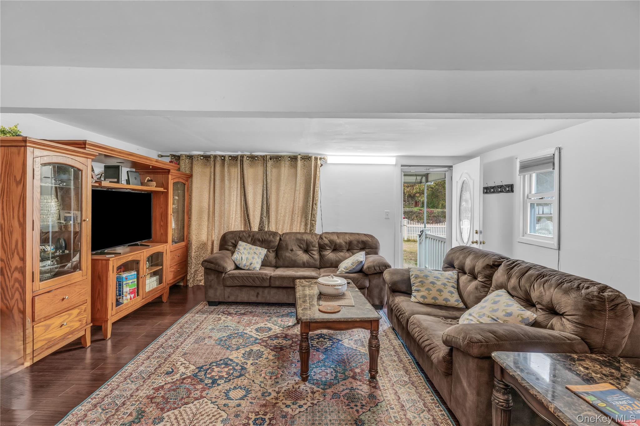 Mastic, New York, 11950, United States, 4 Bedrooms Bedrooms, ,3 BathroomsBathrooms,Residential,For Sale,1990878