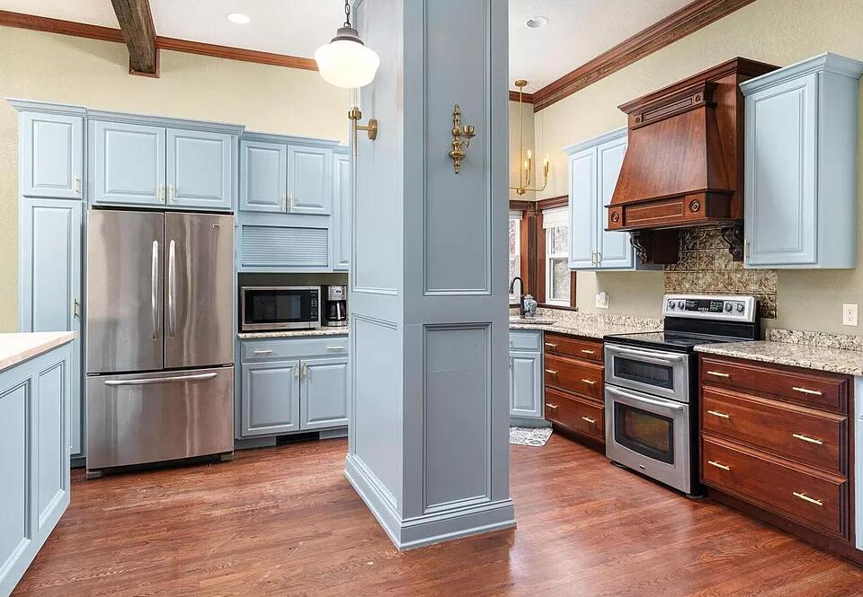 La Crosse, Wisconsin, 54601, United States, 6 Bedrooms Bedrooms, ,5 BathroomsBathrooms,Residential,For Sale,2018389