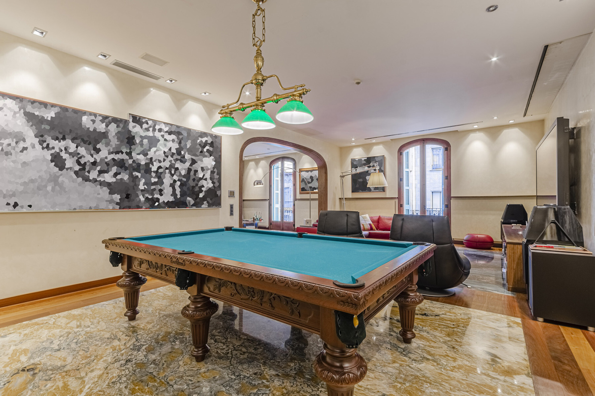  Impressive duplex adjacent to Gaudí
