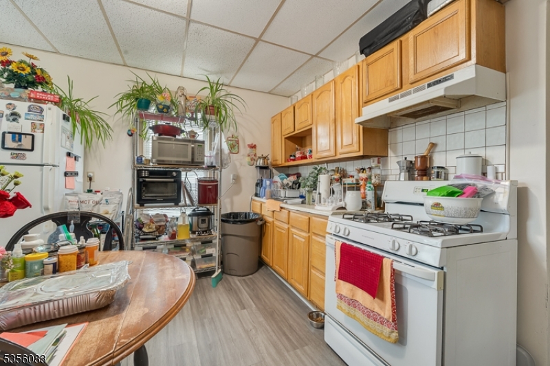 Paterson City, New Jersey, 07522, United States, 8 Bedrooms Bedrooms, ,3 BathroomsBathrooms,Residential,For Sale,1805304