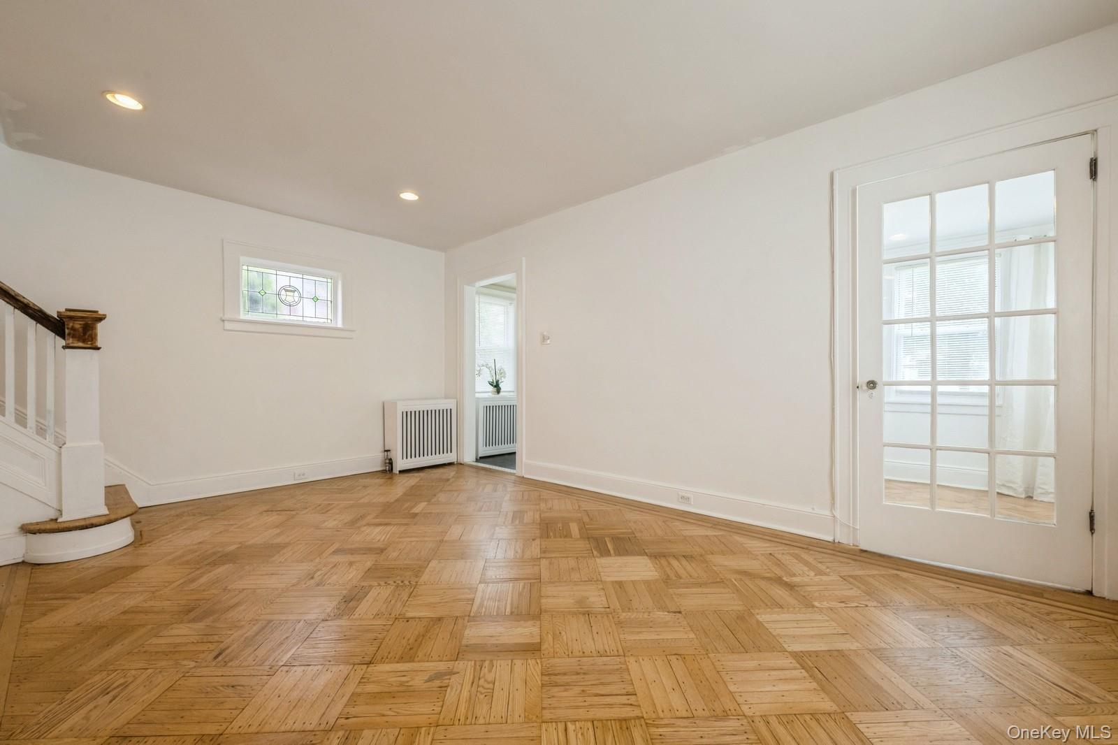 Queens Village, New York, 11429, United States, 3 Bedrooms Bedrooms, ,2 BathroomsBathrooms,Residential,For Sale,1902128