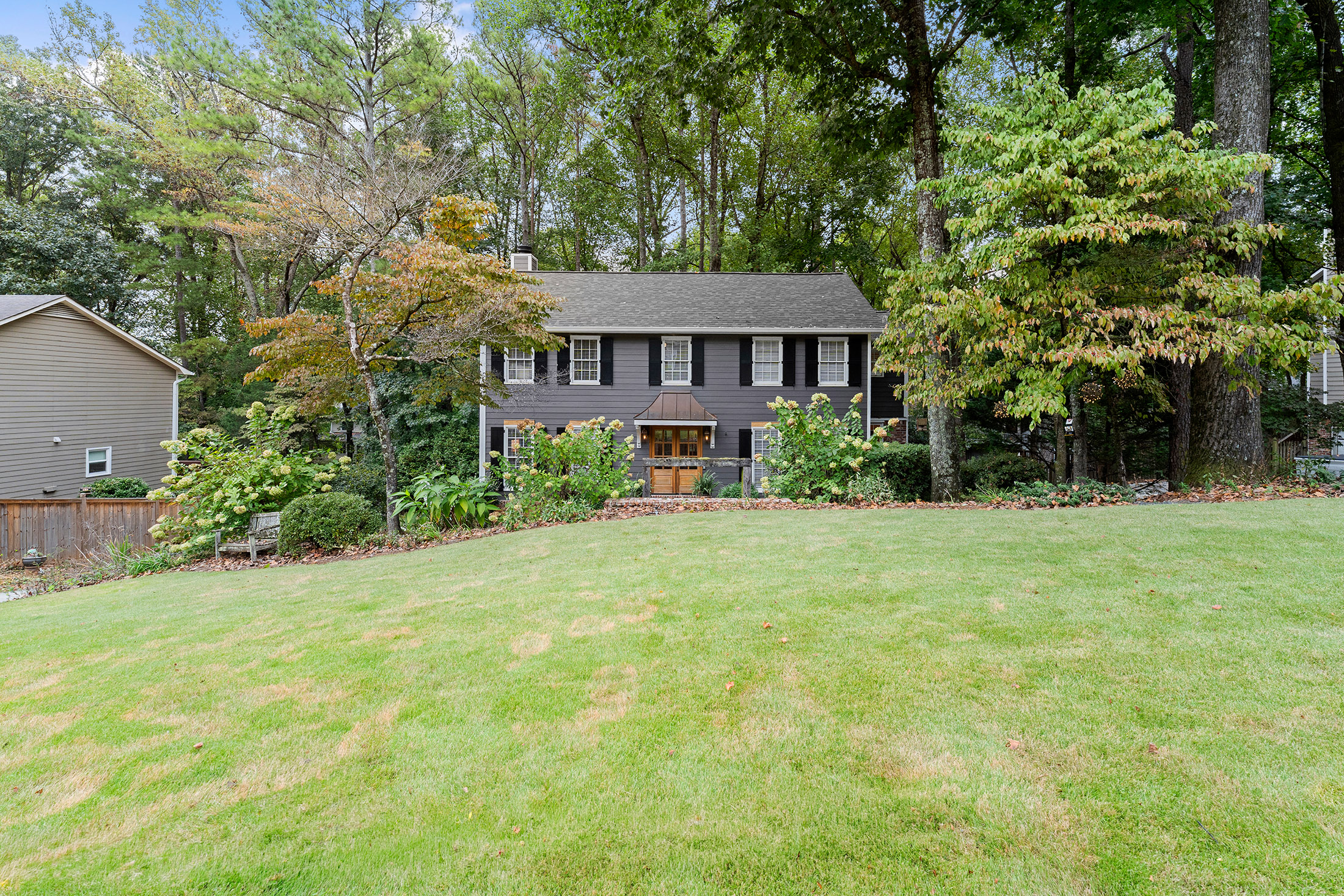  Beautifully Transformed Home in Lassiter School District - 物件實景