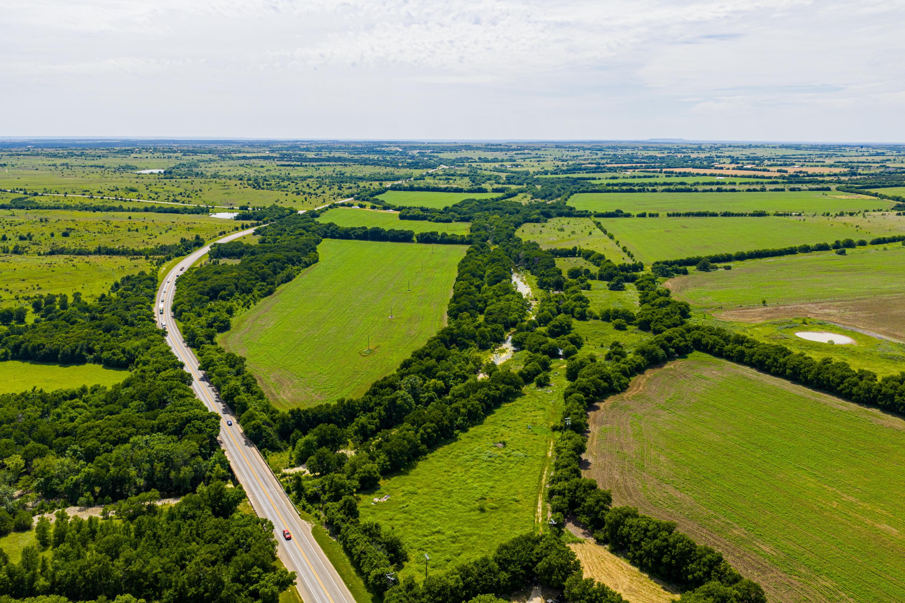  667 Acre Development Property With Two Miles Of Highway Frontage - 物件實景