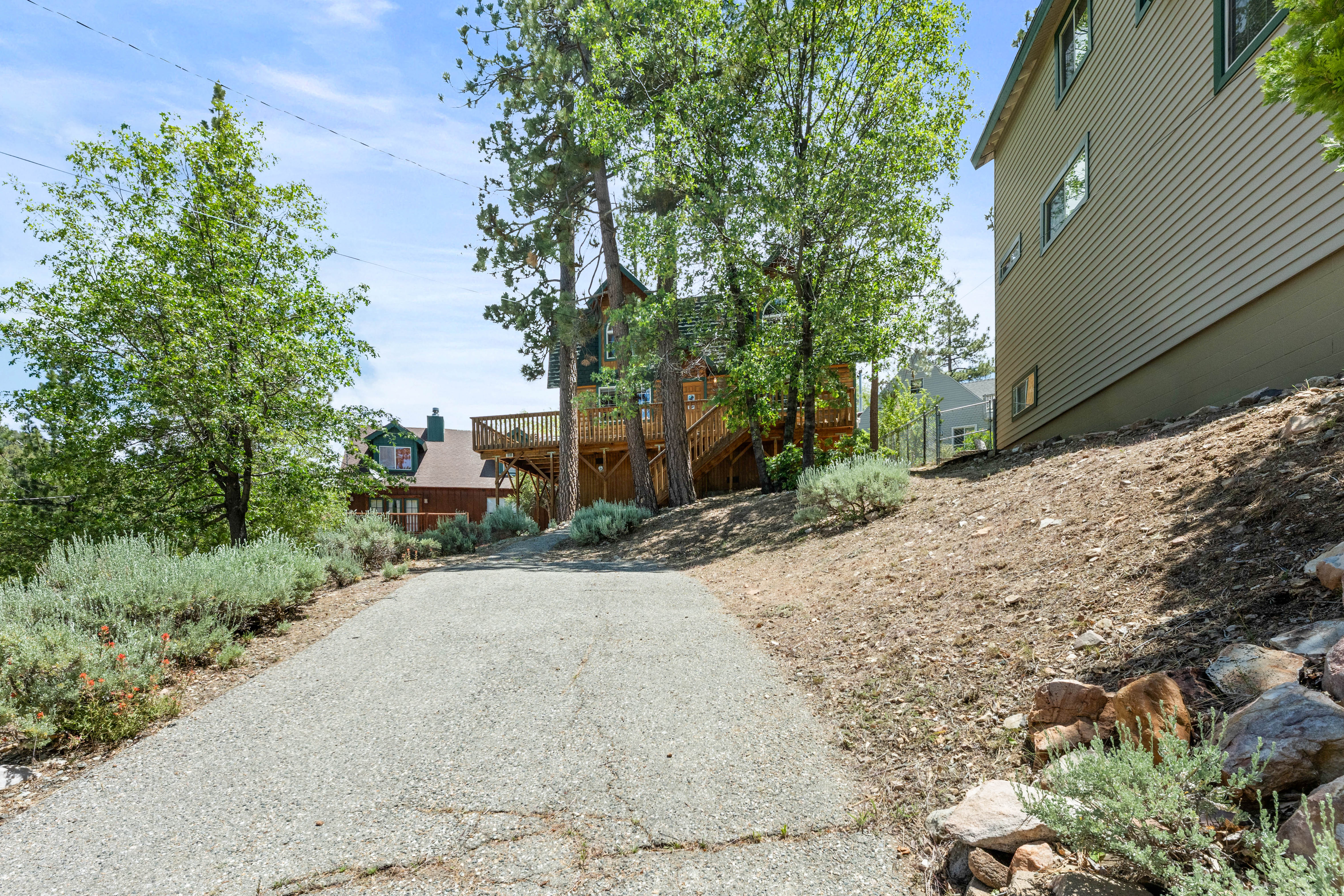  1099 Crags Lane, Fawnskin, CA 92333 - 物件實景