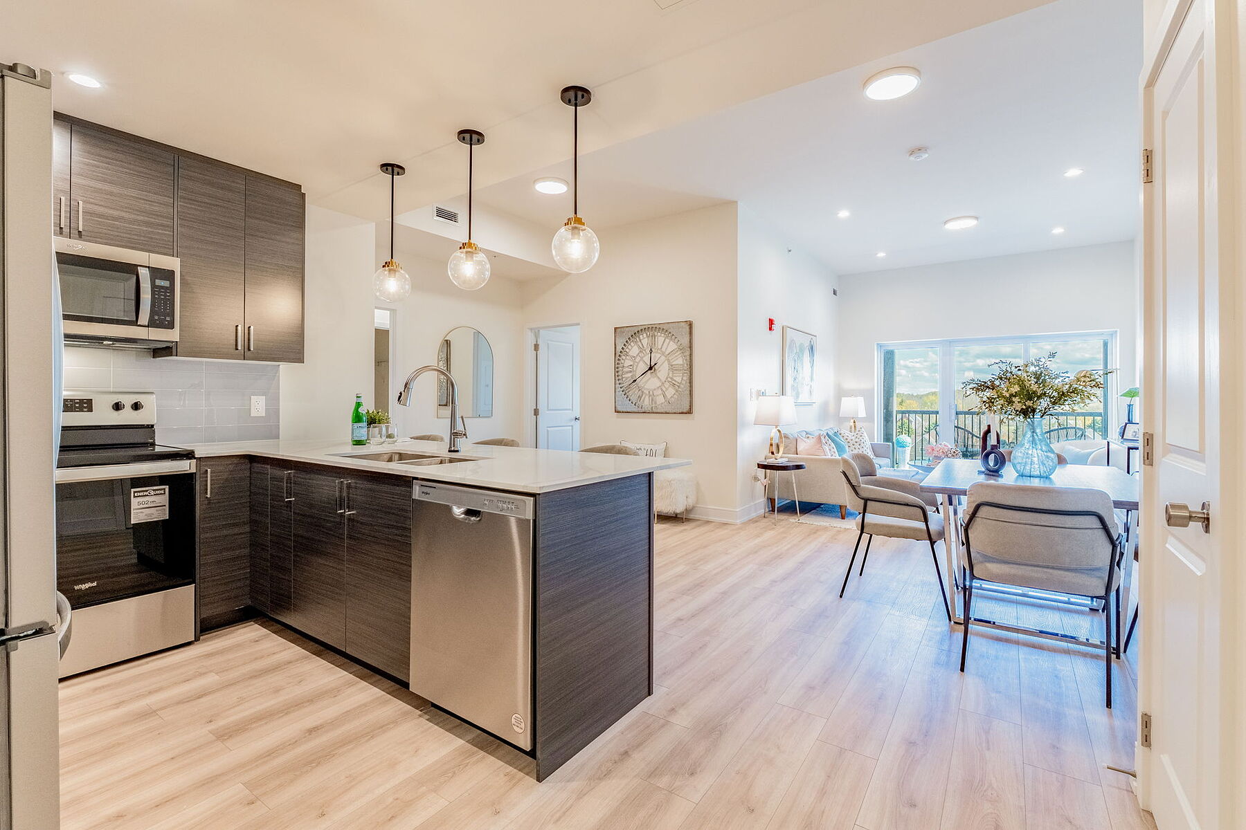  Bright & Spacious Condo Living - 物件實景