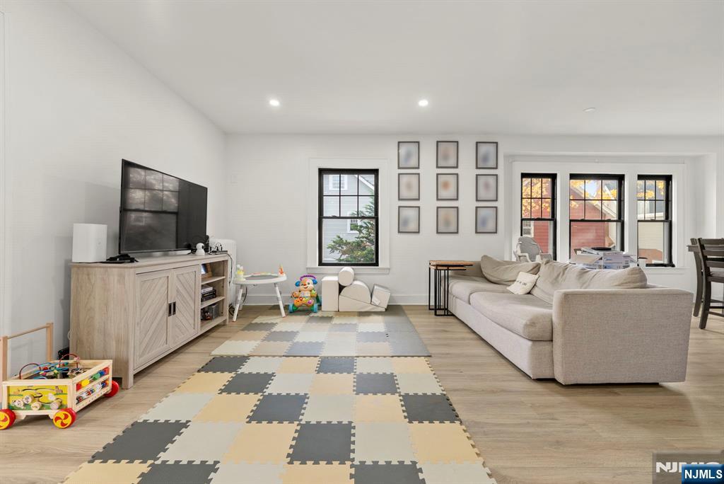 Rutherford, New Jersey, 07070, United States, 4 Bedrooms Bedrooms, ,2 BathroomsBathrooms,Residential,For Sale,1977707